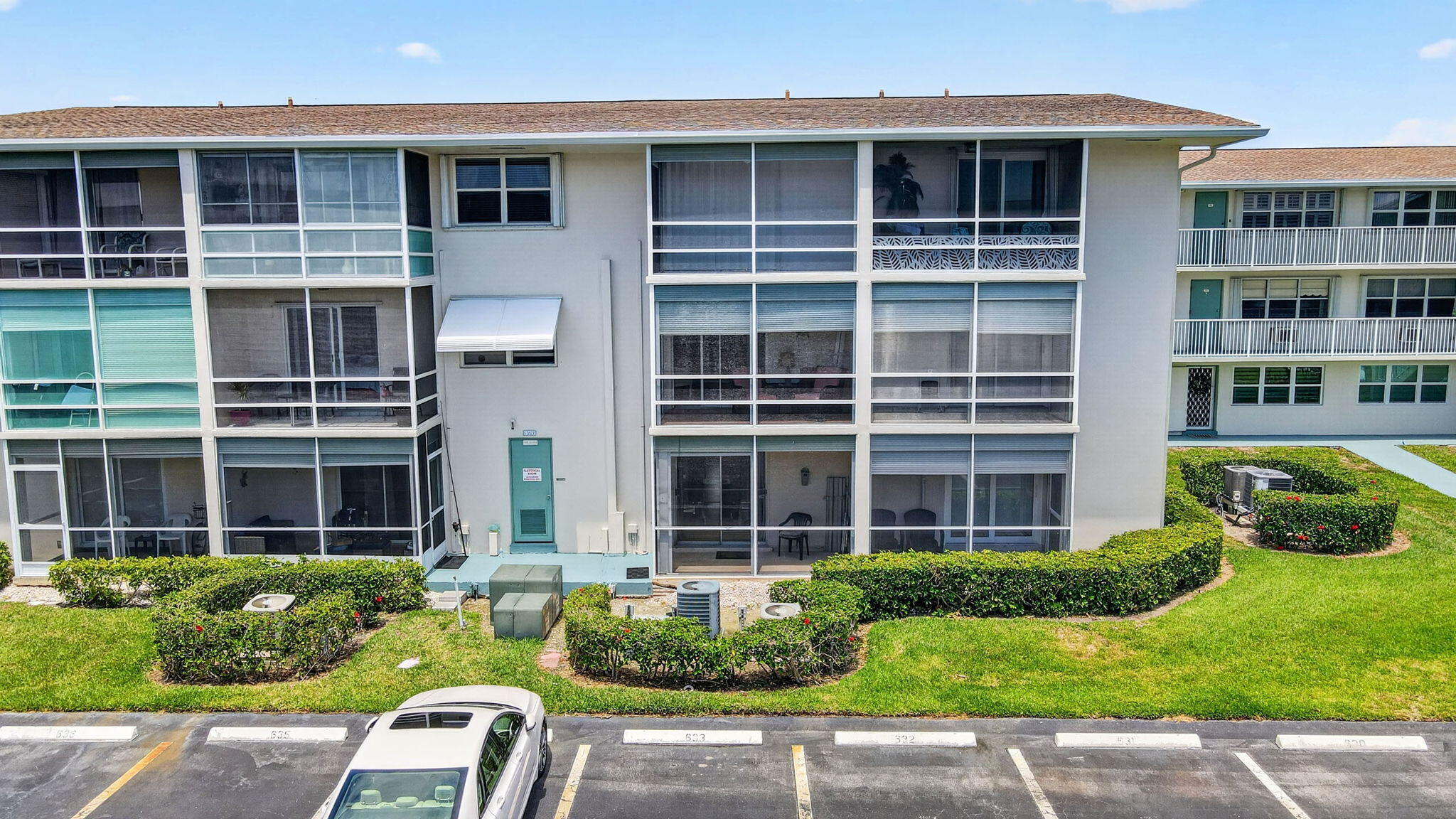 370 Horizon Street E