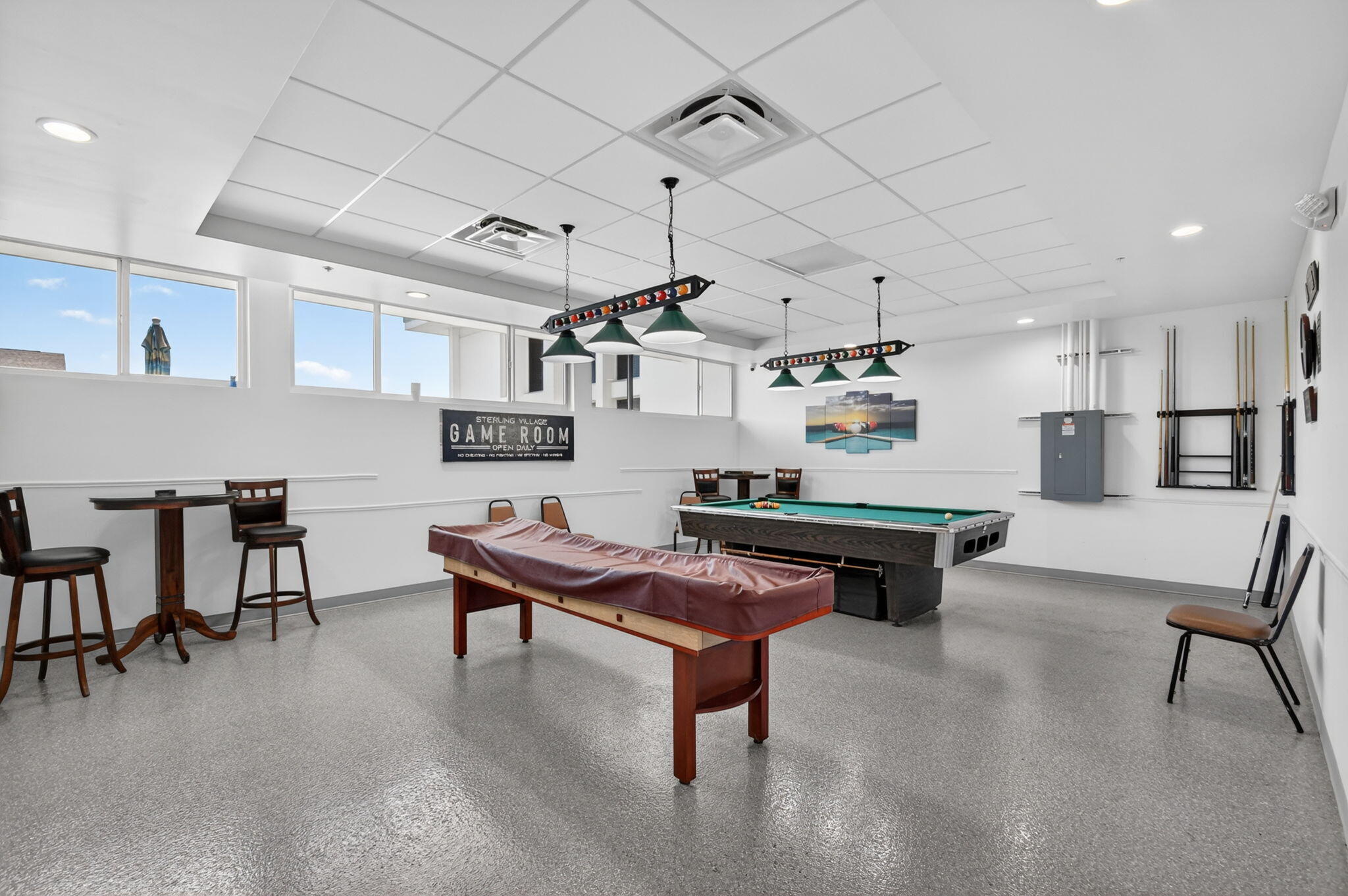 370 Horizon Street E