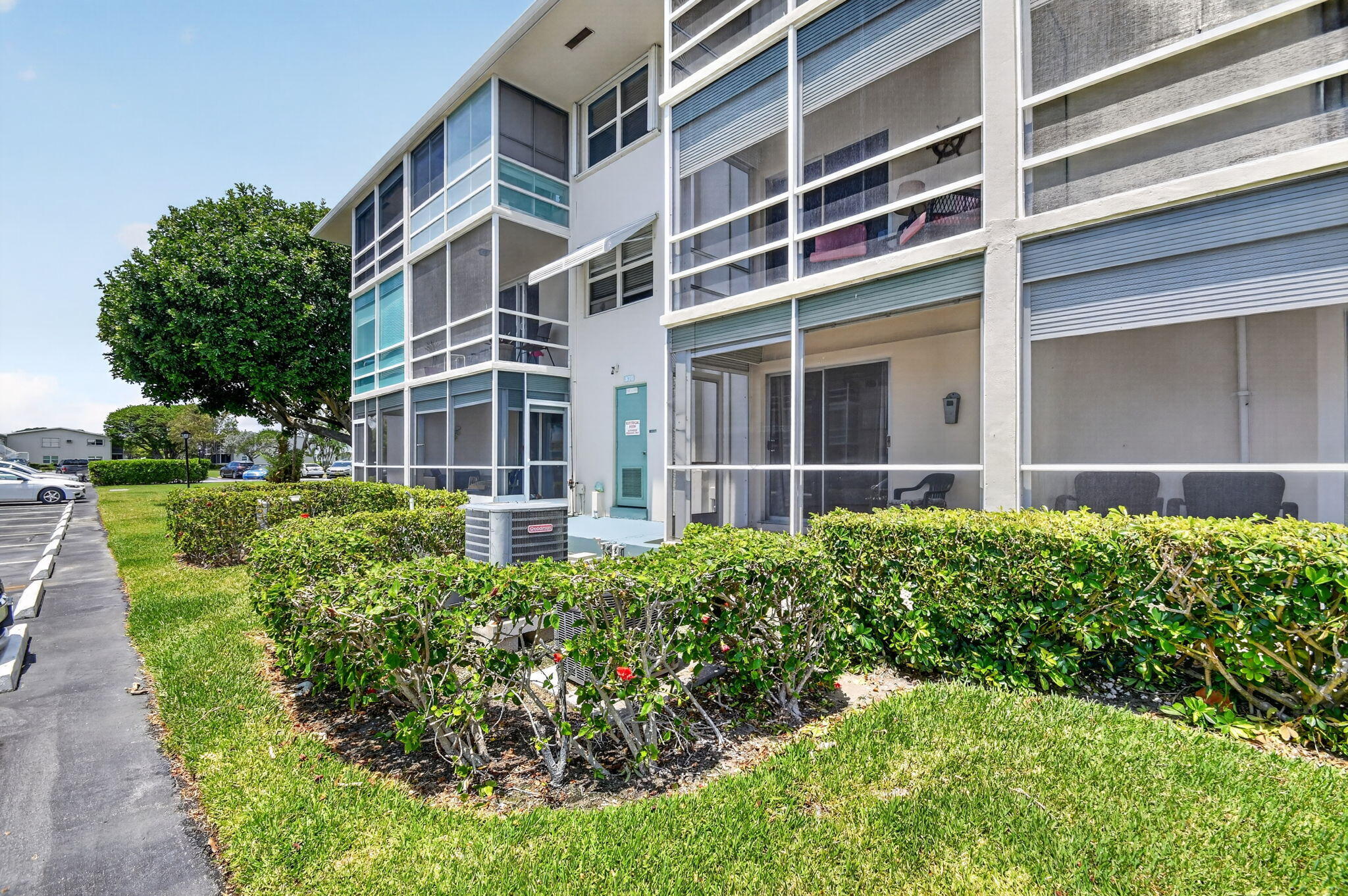 370 Horizon Street E
