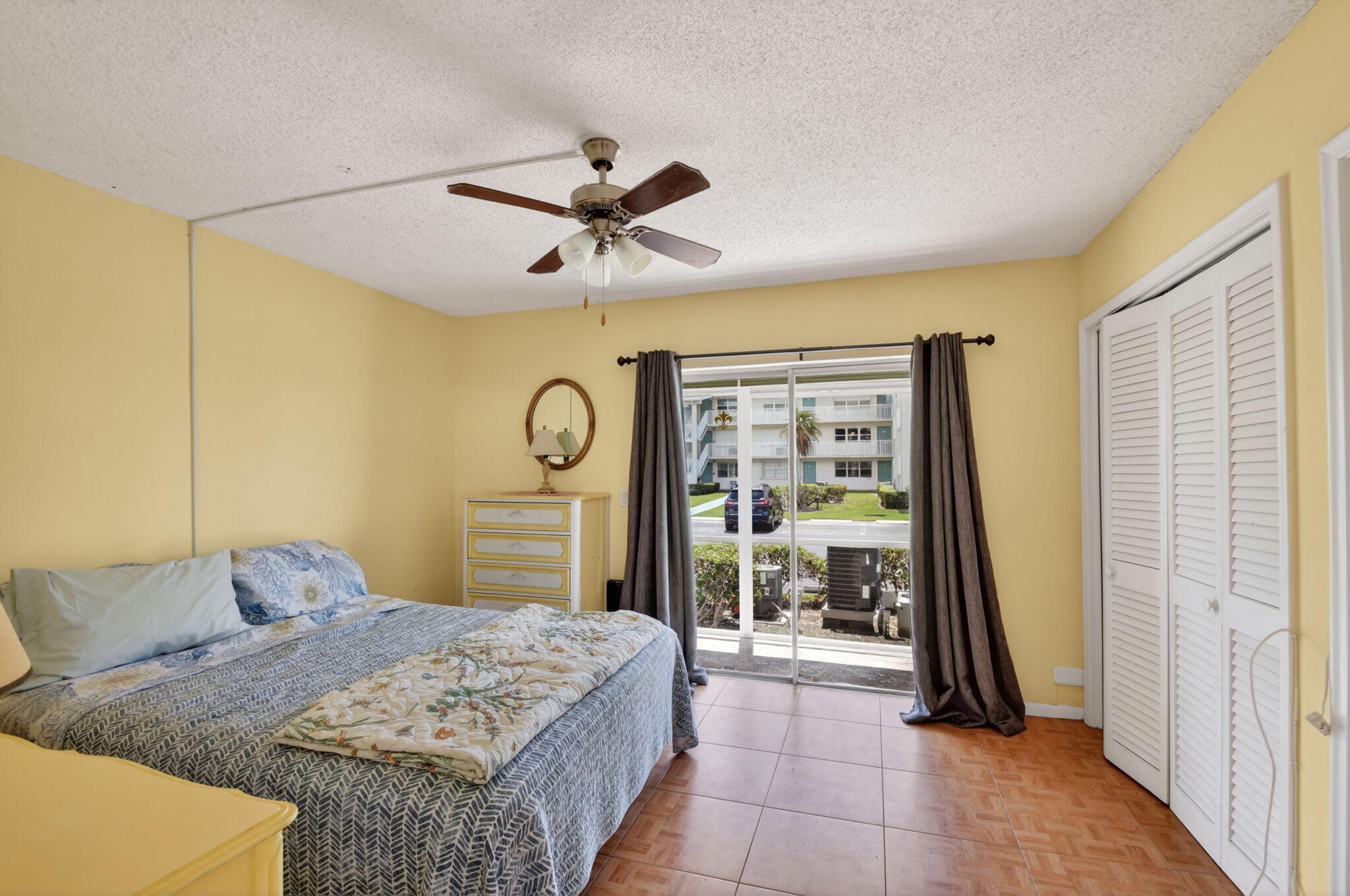 370 Horizon Street E