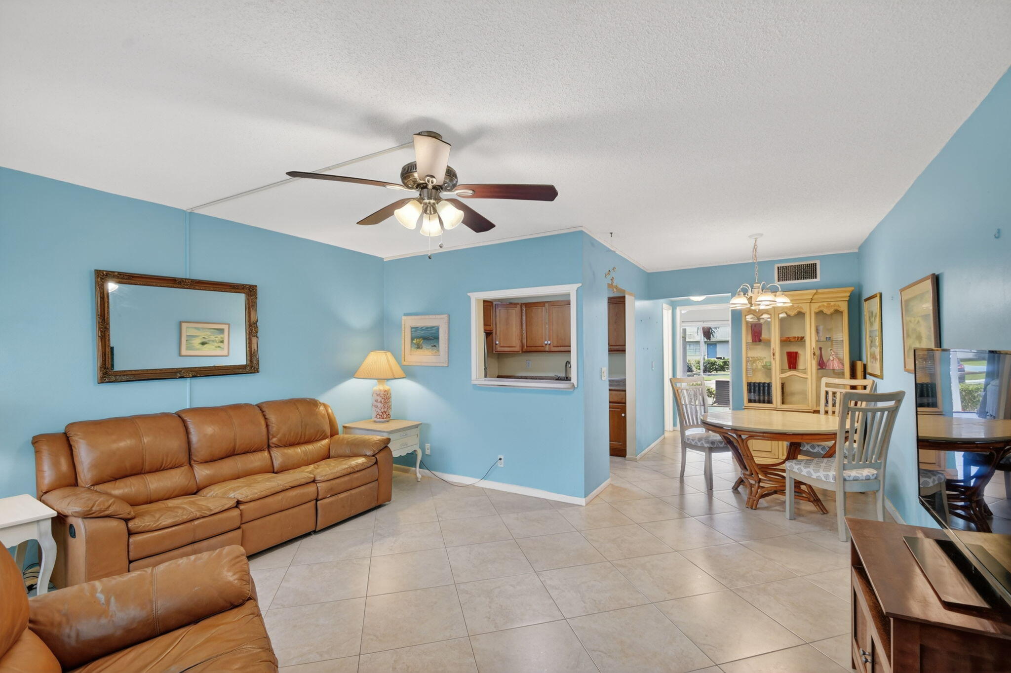 370 Horizon Street E