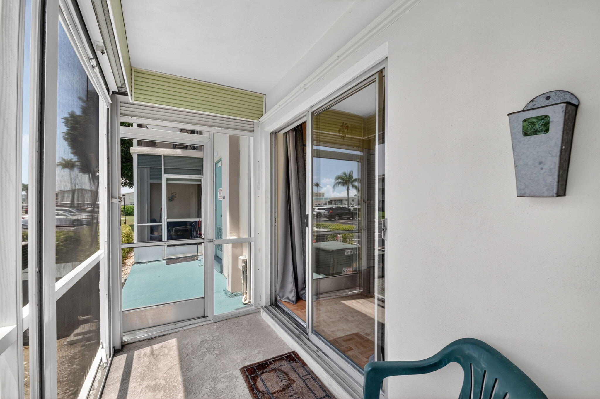 370 Horizon Street E