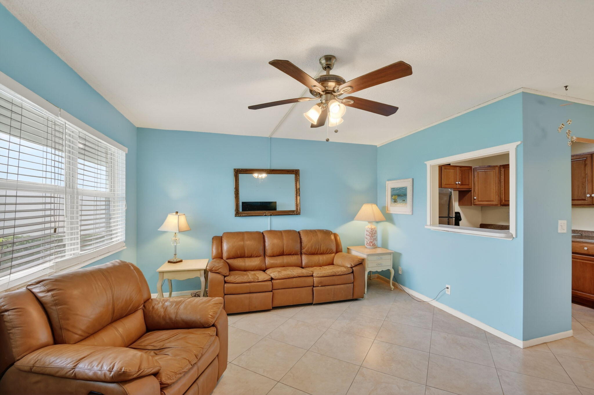 370 Horizon Street E