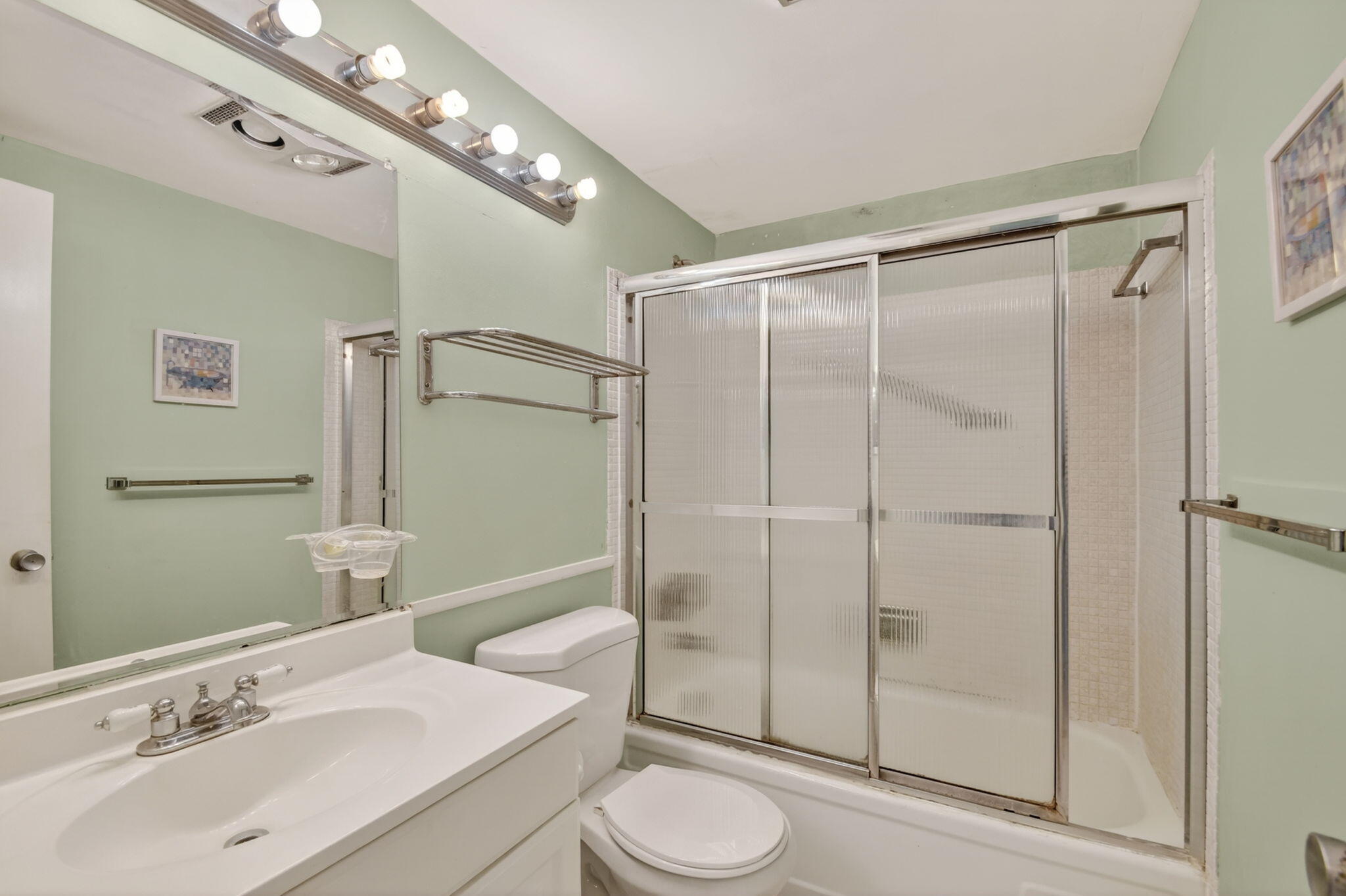 370 Horizon Street E