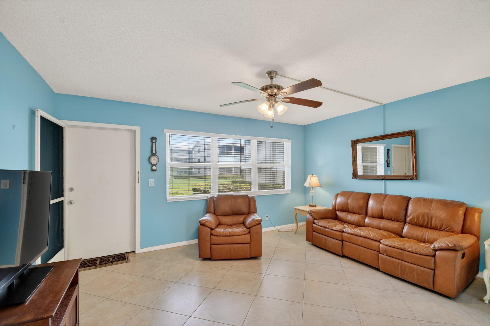 370 Horizon Street E