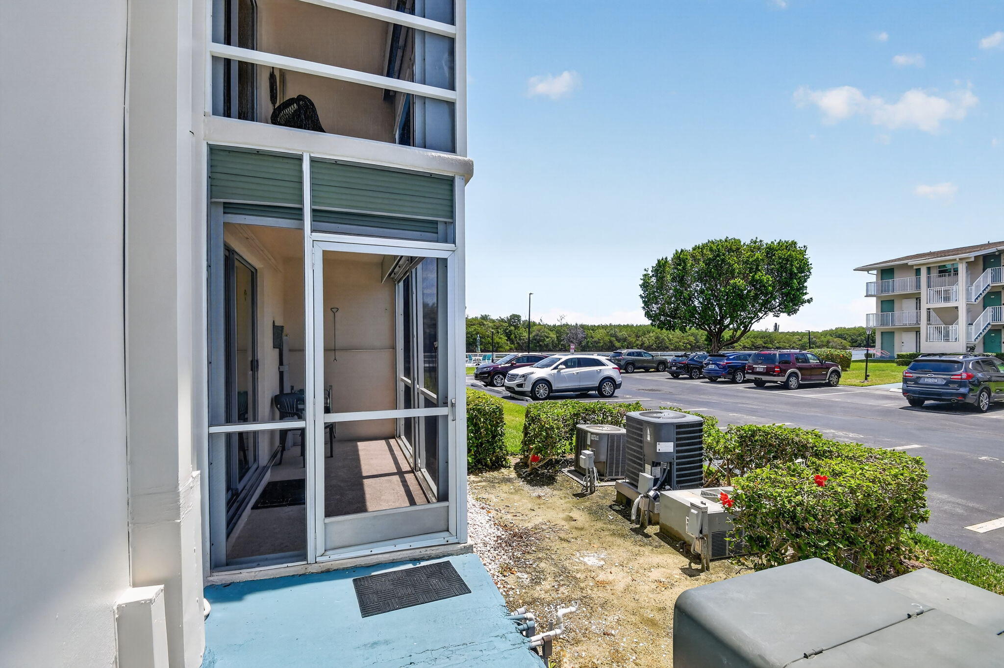 370 Horizon Street E