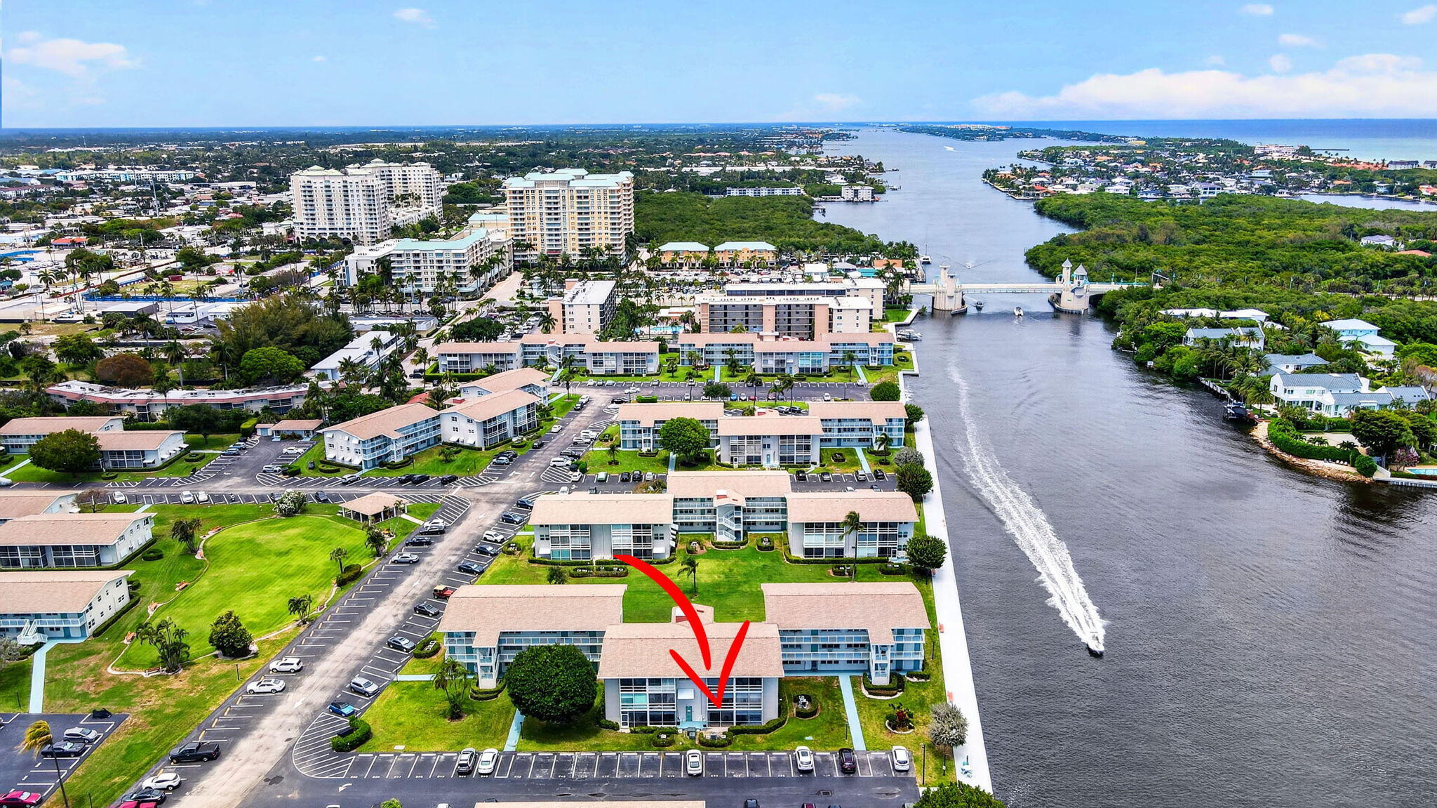 370 Horizon Street E