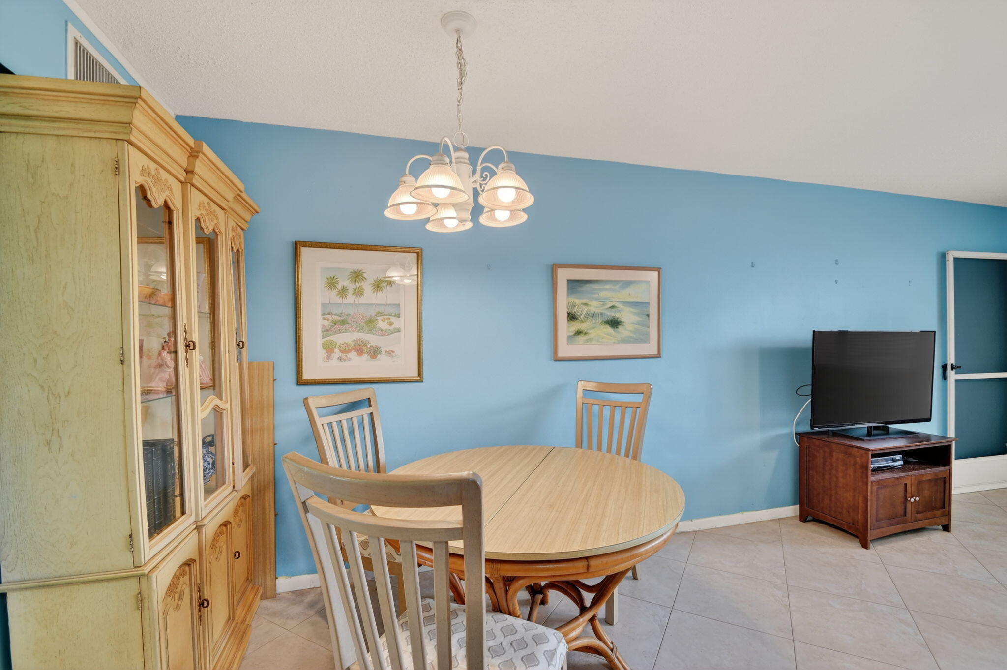 370 Horizon Street E