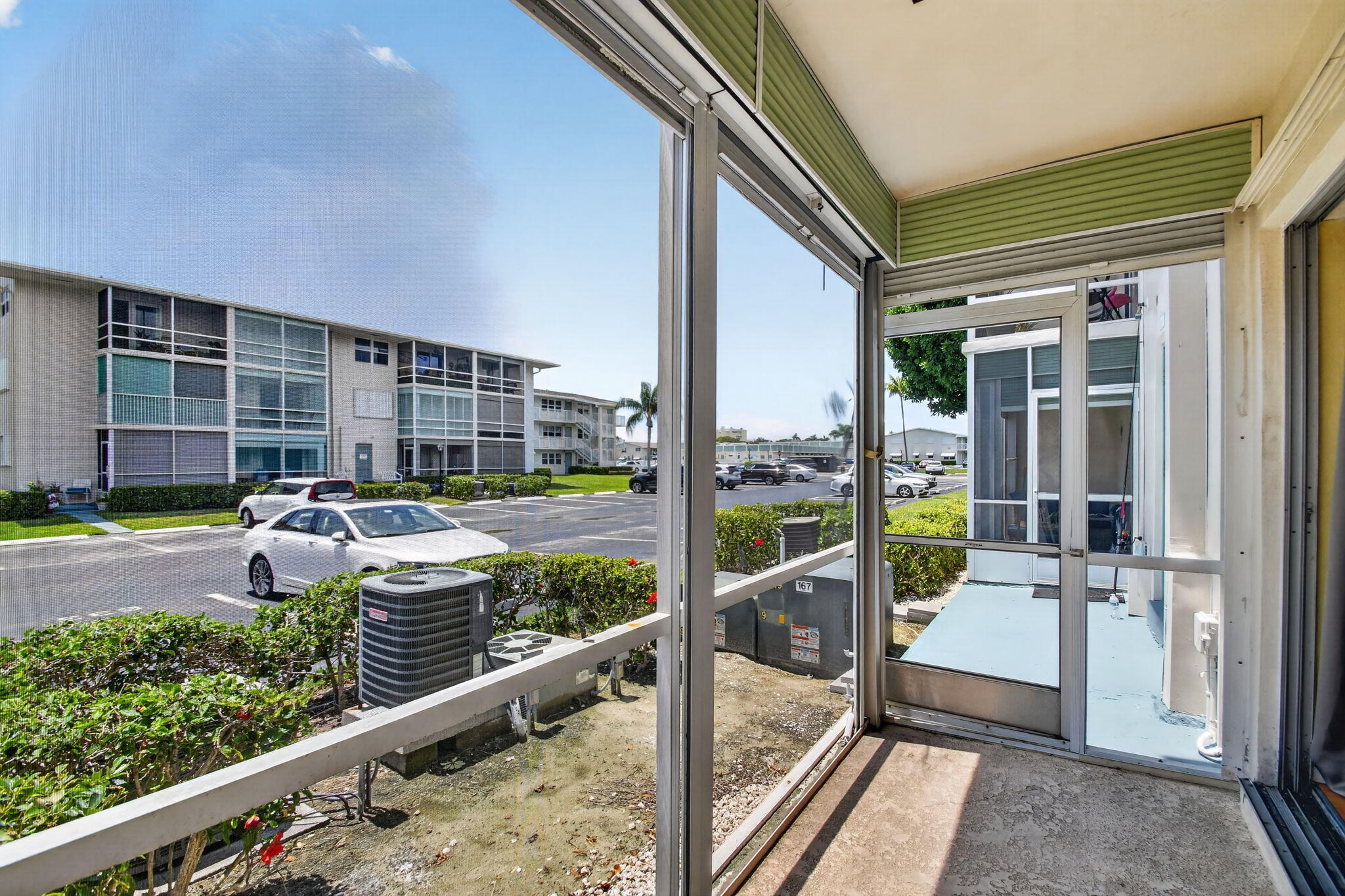 370 Horizon Street E