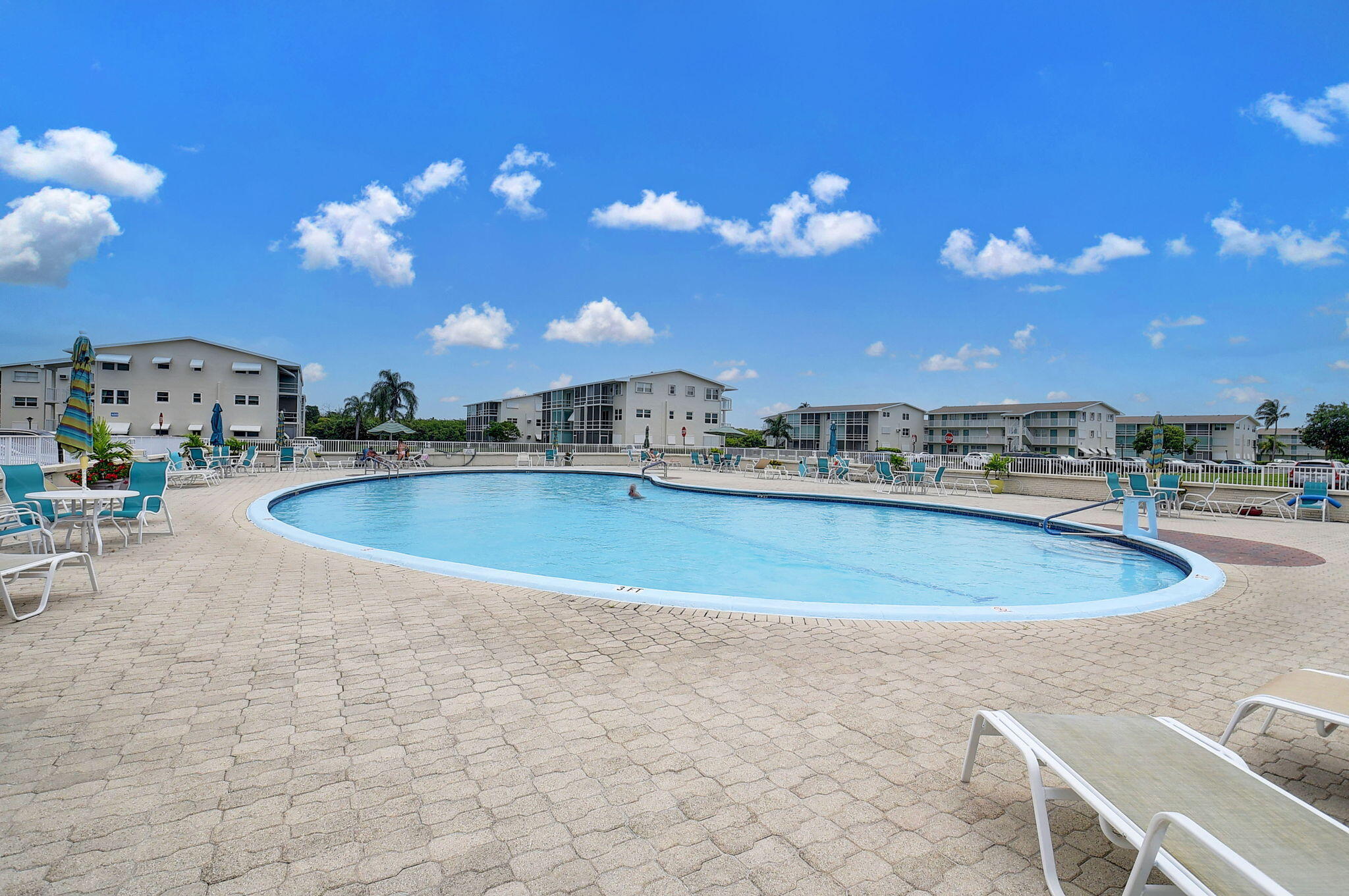 370 Horizon Street E