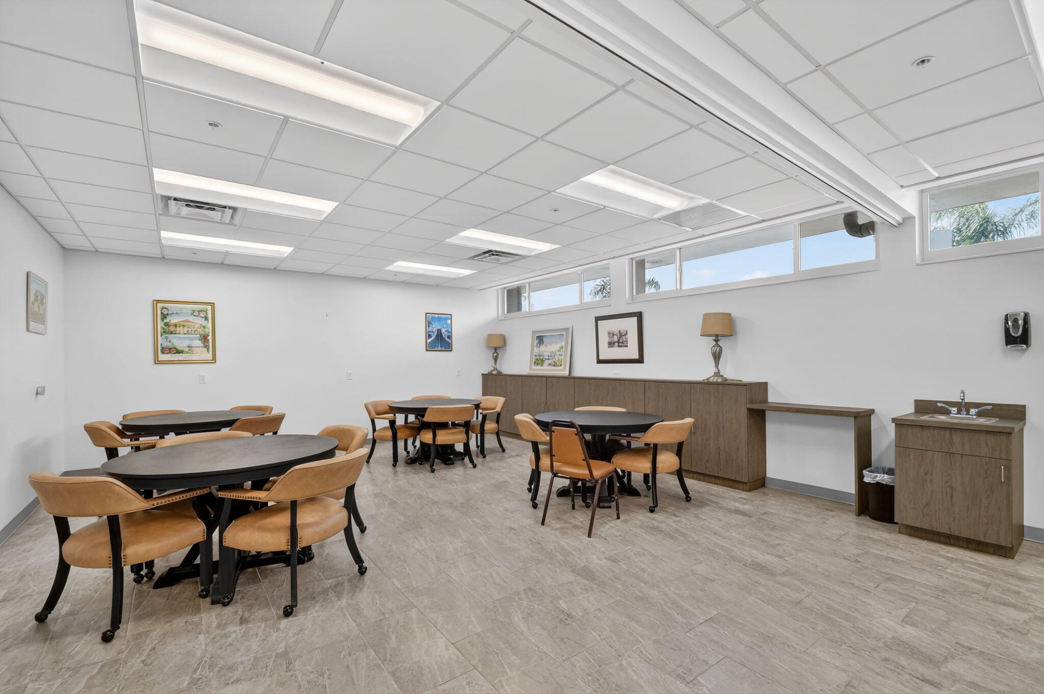 370 Horizon Street E