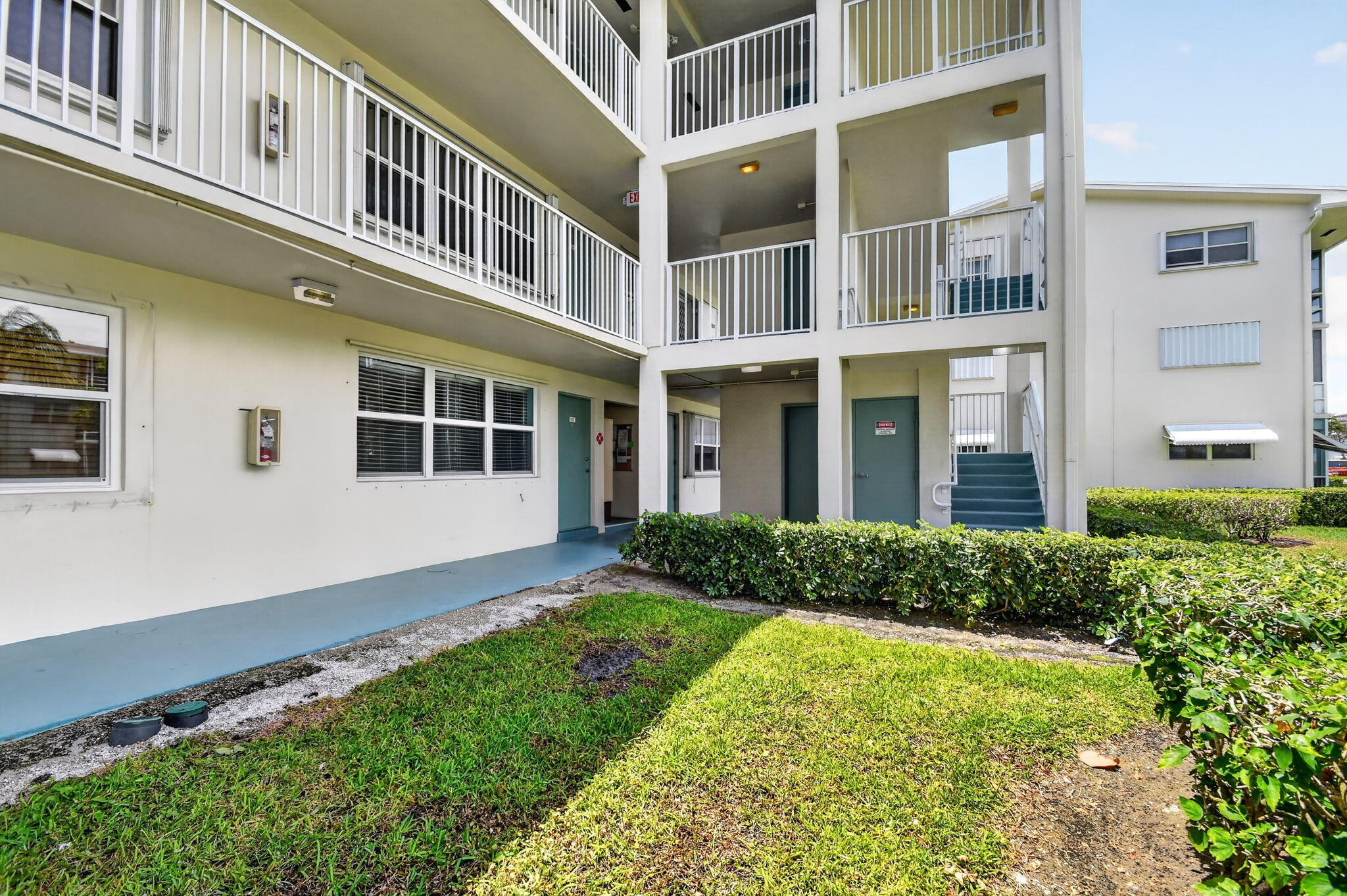 370 Horizon Street E