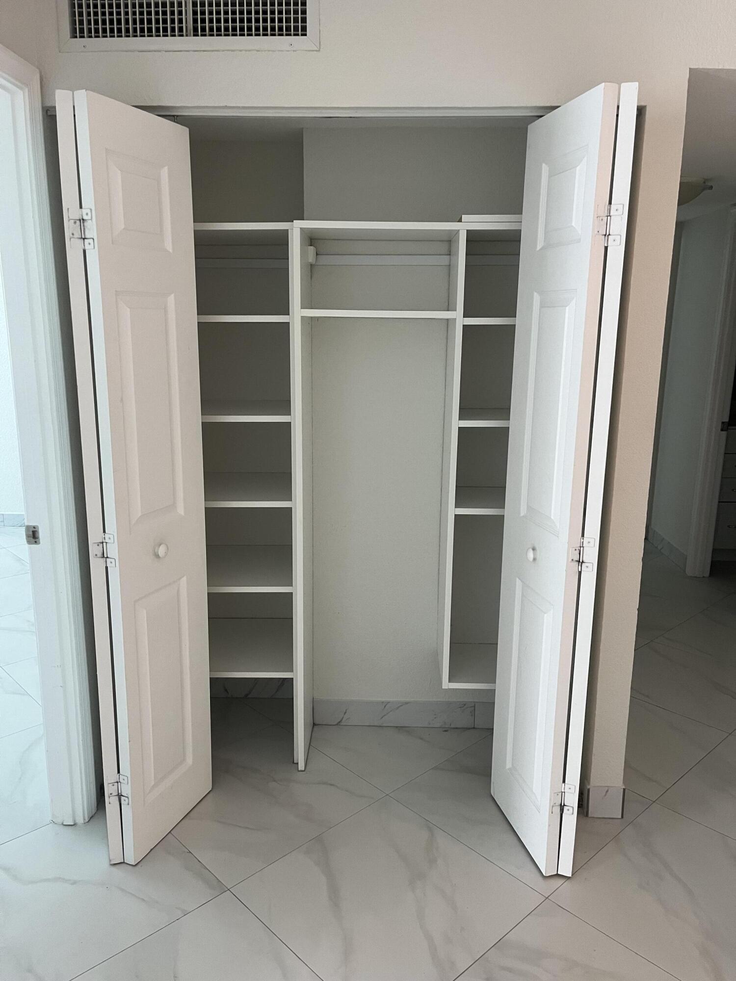1000 Spanish River Road 1f