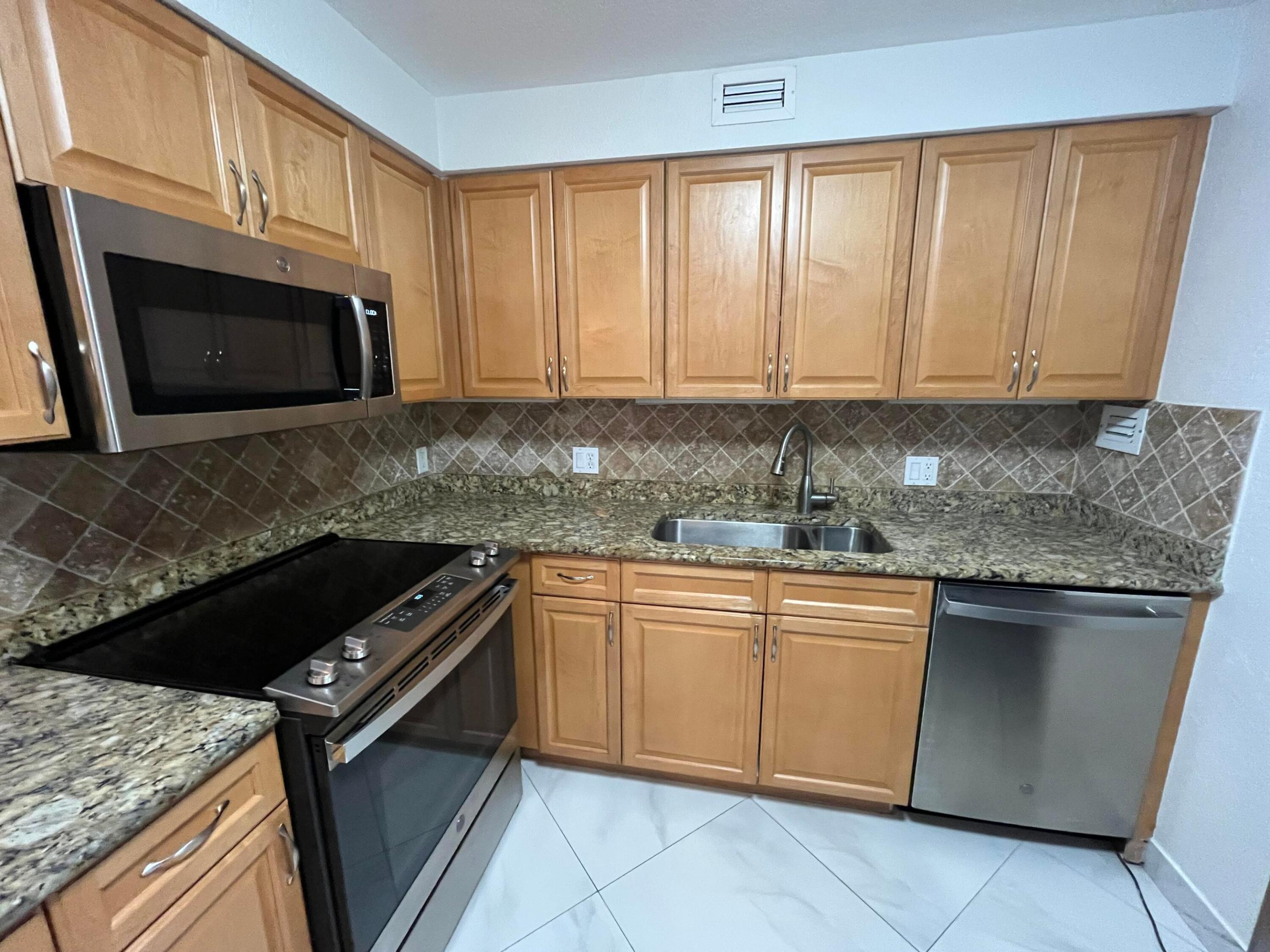 1000 Spanish River Road 1f