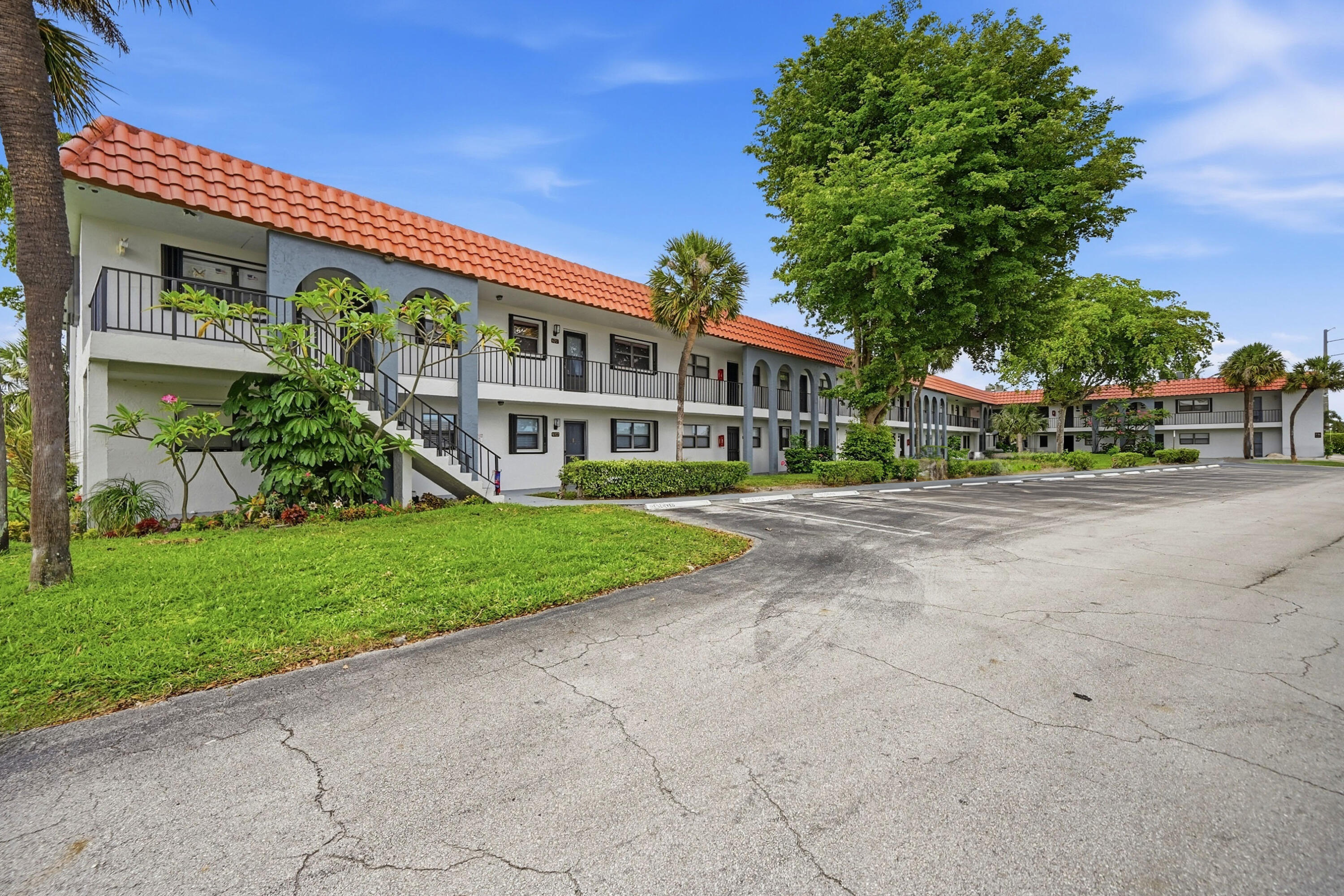 2181 Woolbright Road N106