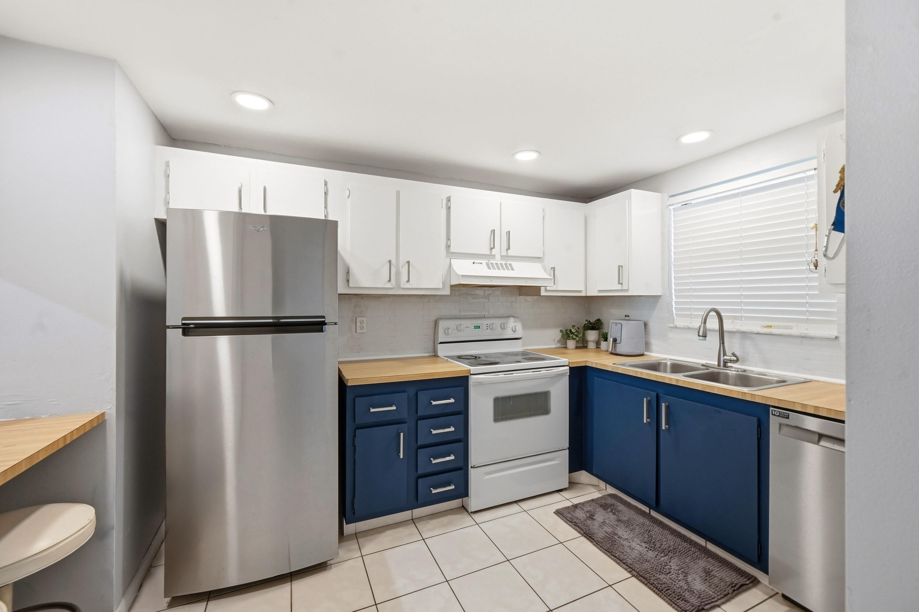 2181 Woolbright Road N106