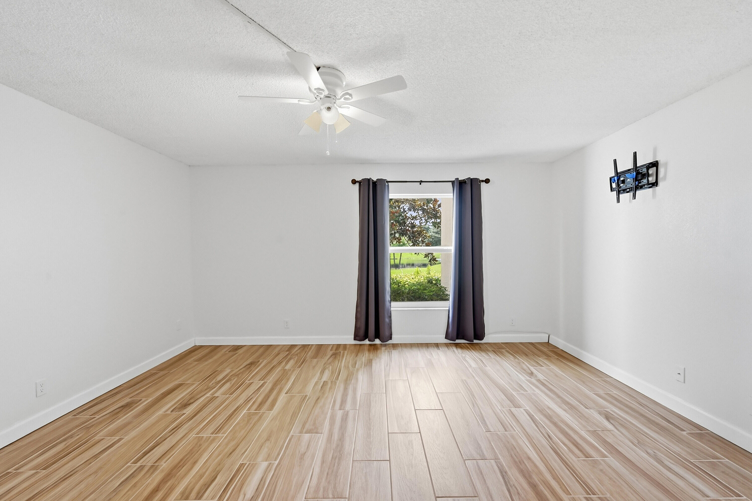 2805 CASITA Way 112