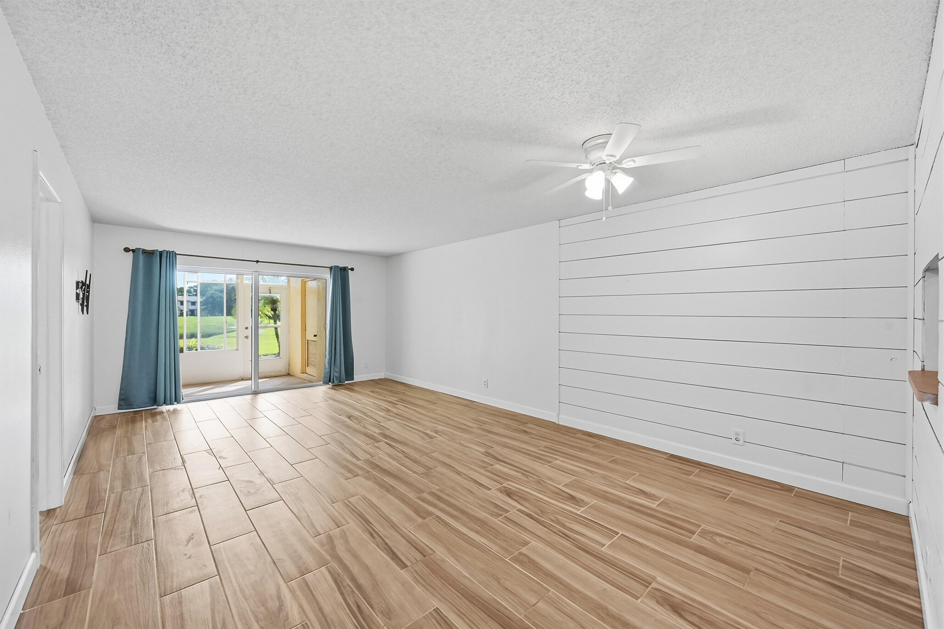 2805 CASITA Way 112