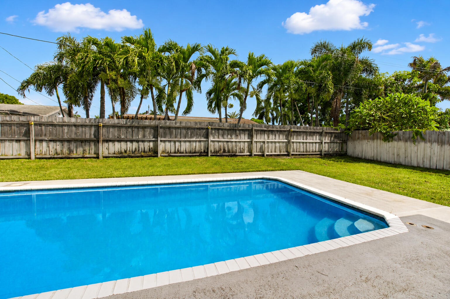 1023 SW 25TH Place