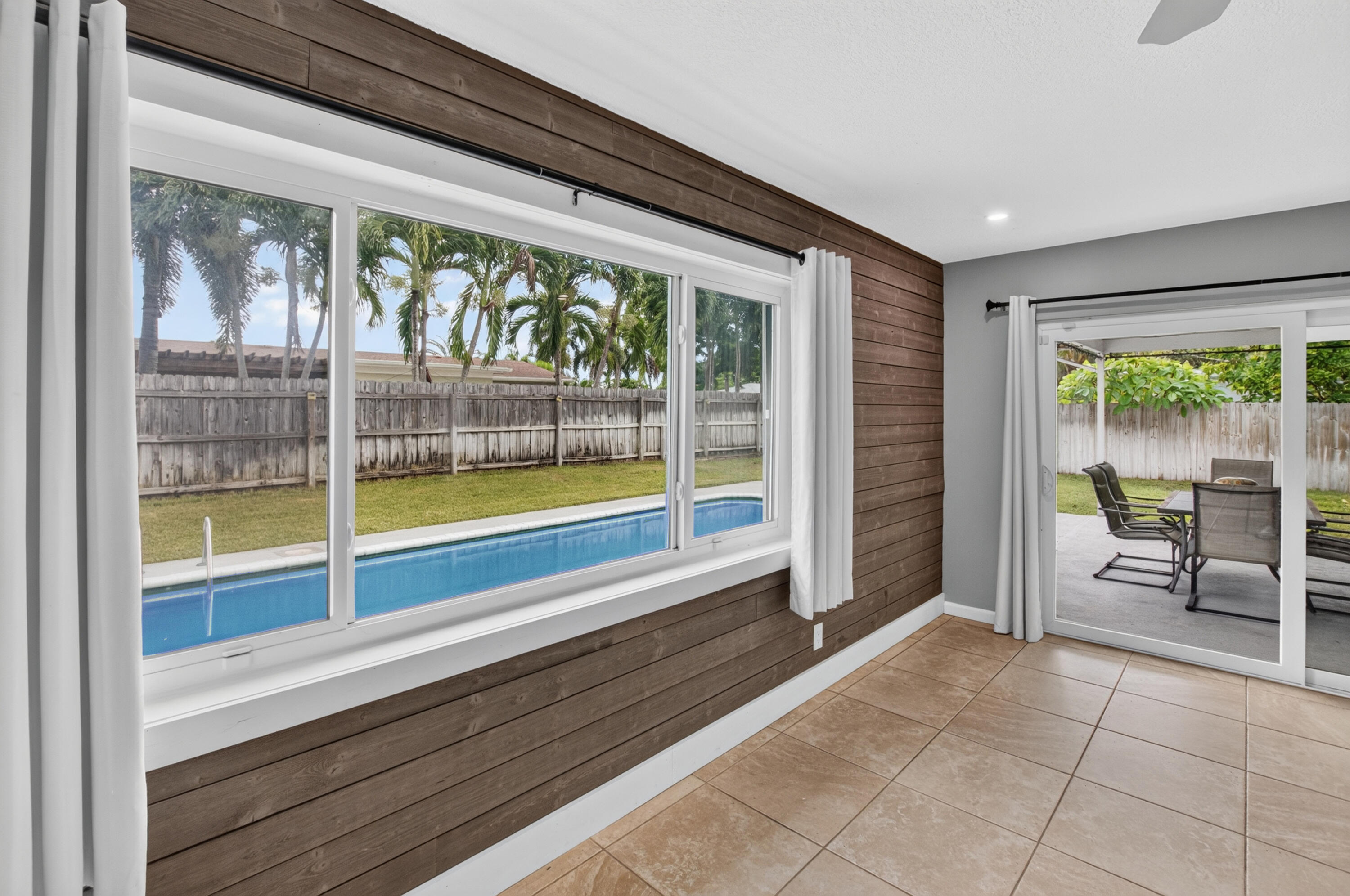 1023 SW 25TH Place