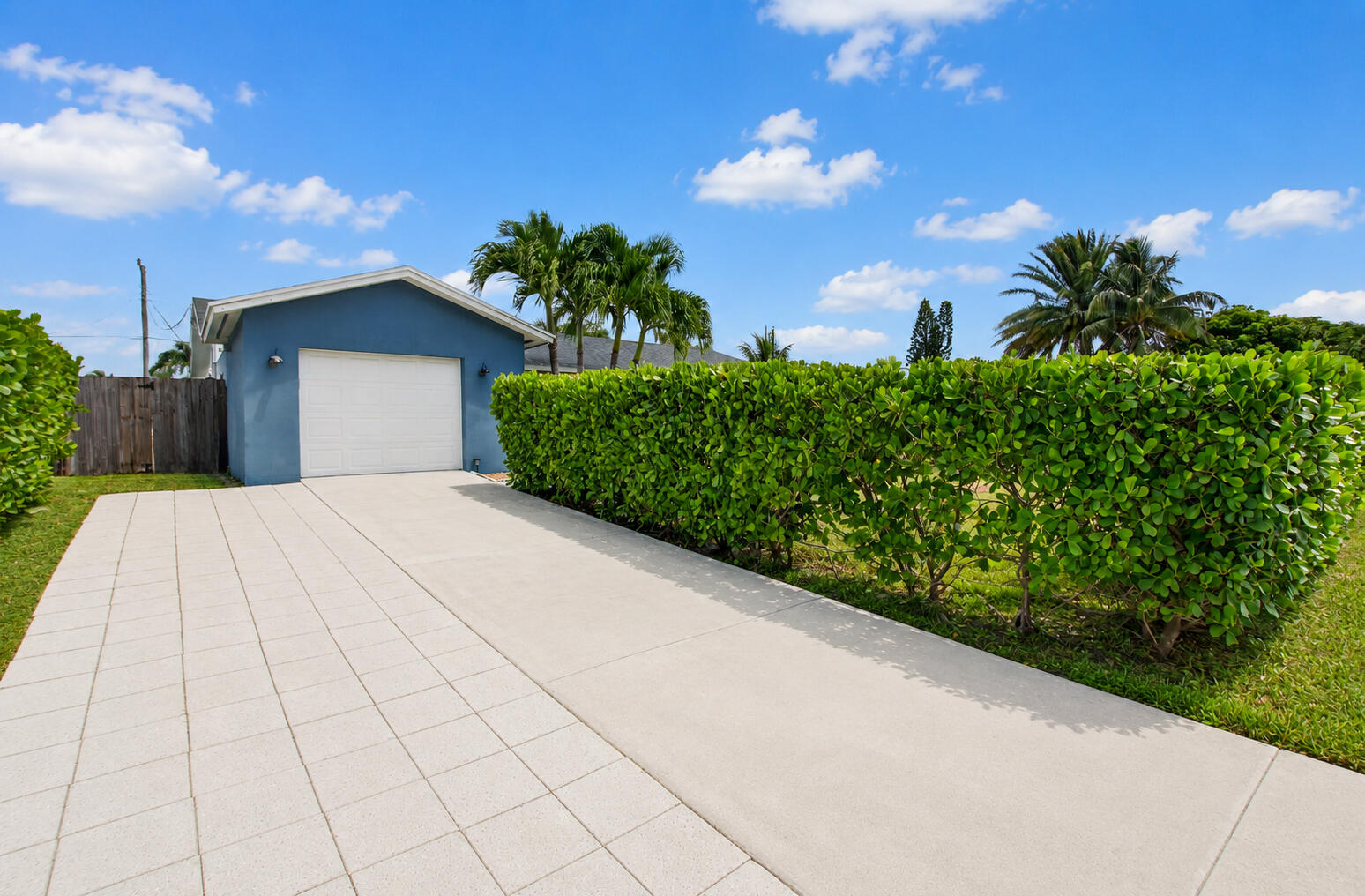 1023 SW 25TH Place