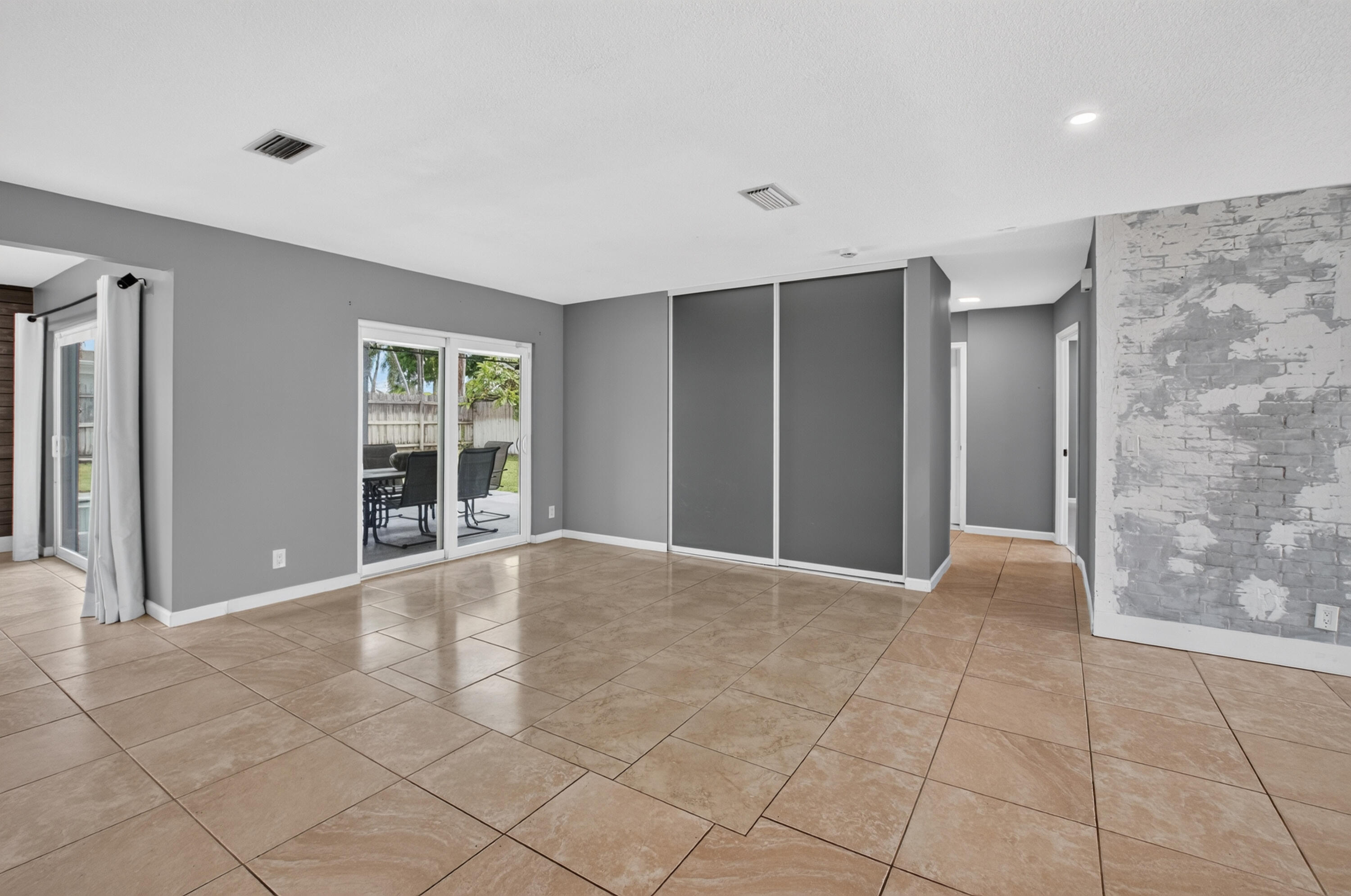 1023 SW 25TH Place