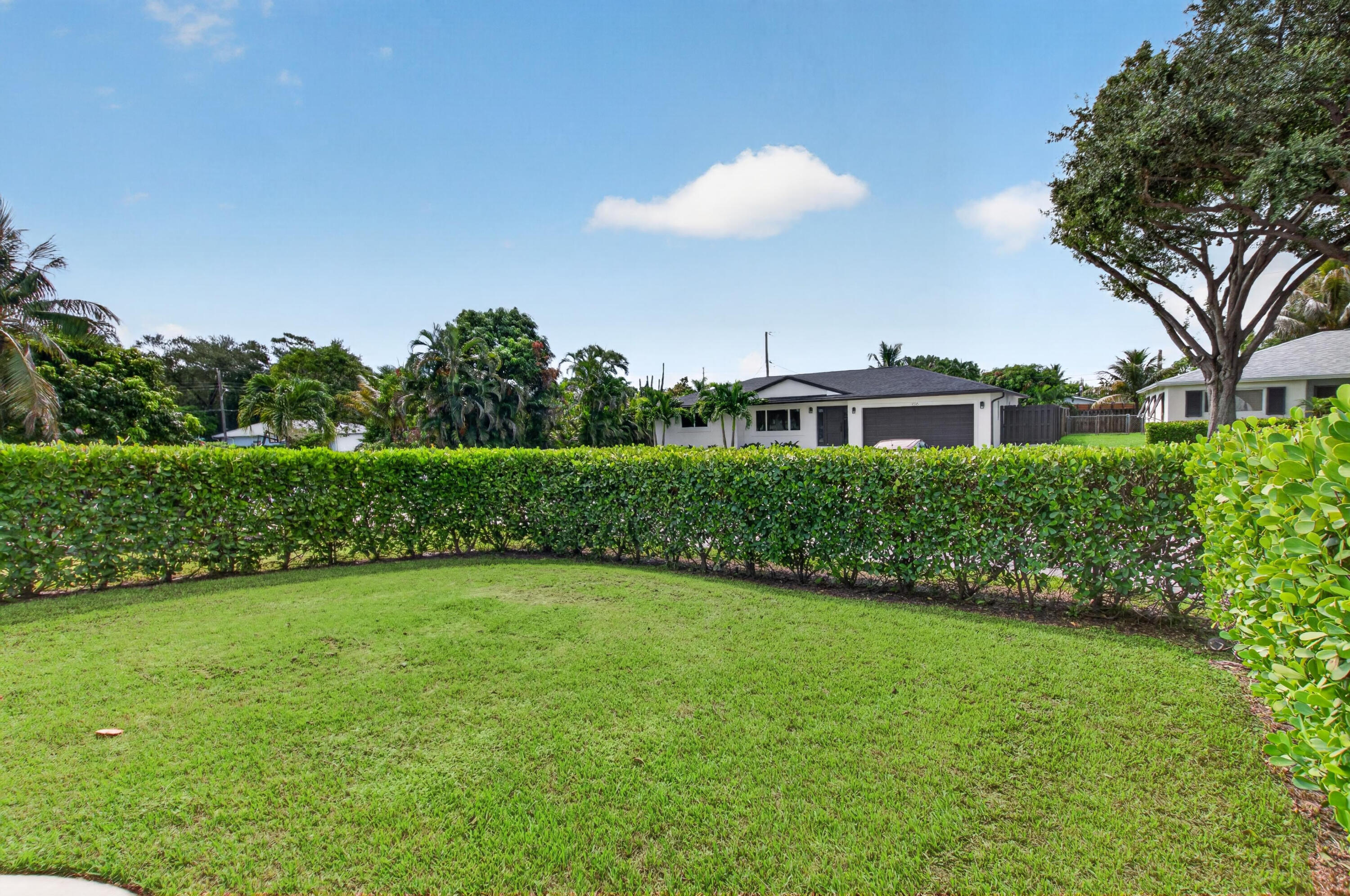 1023 SW 25TH Place