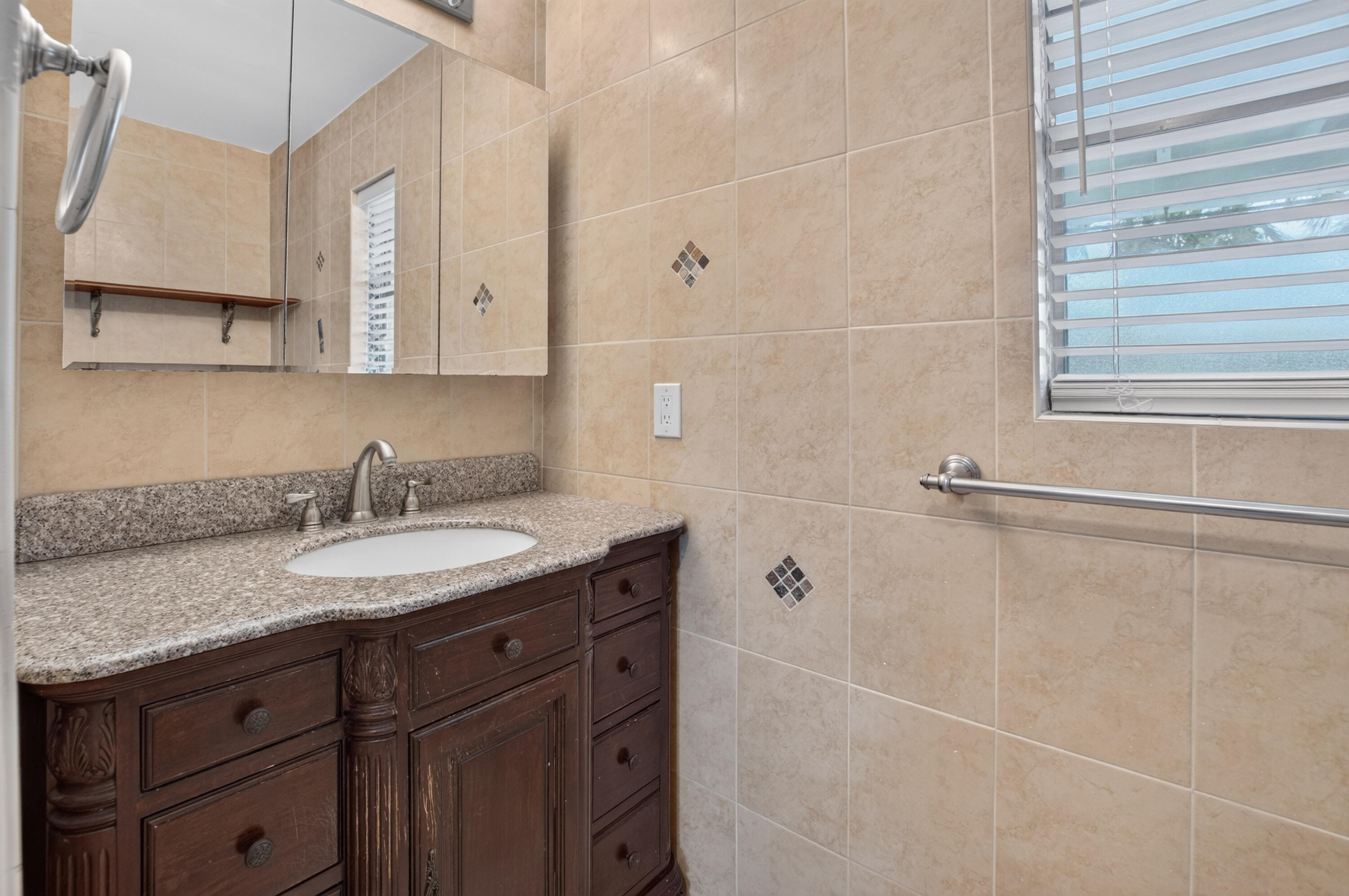 1023 SW 25TH Place