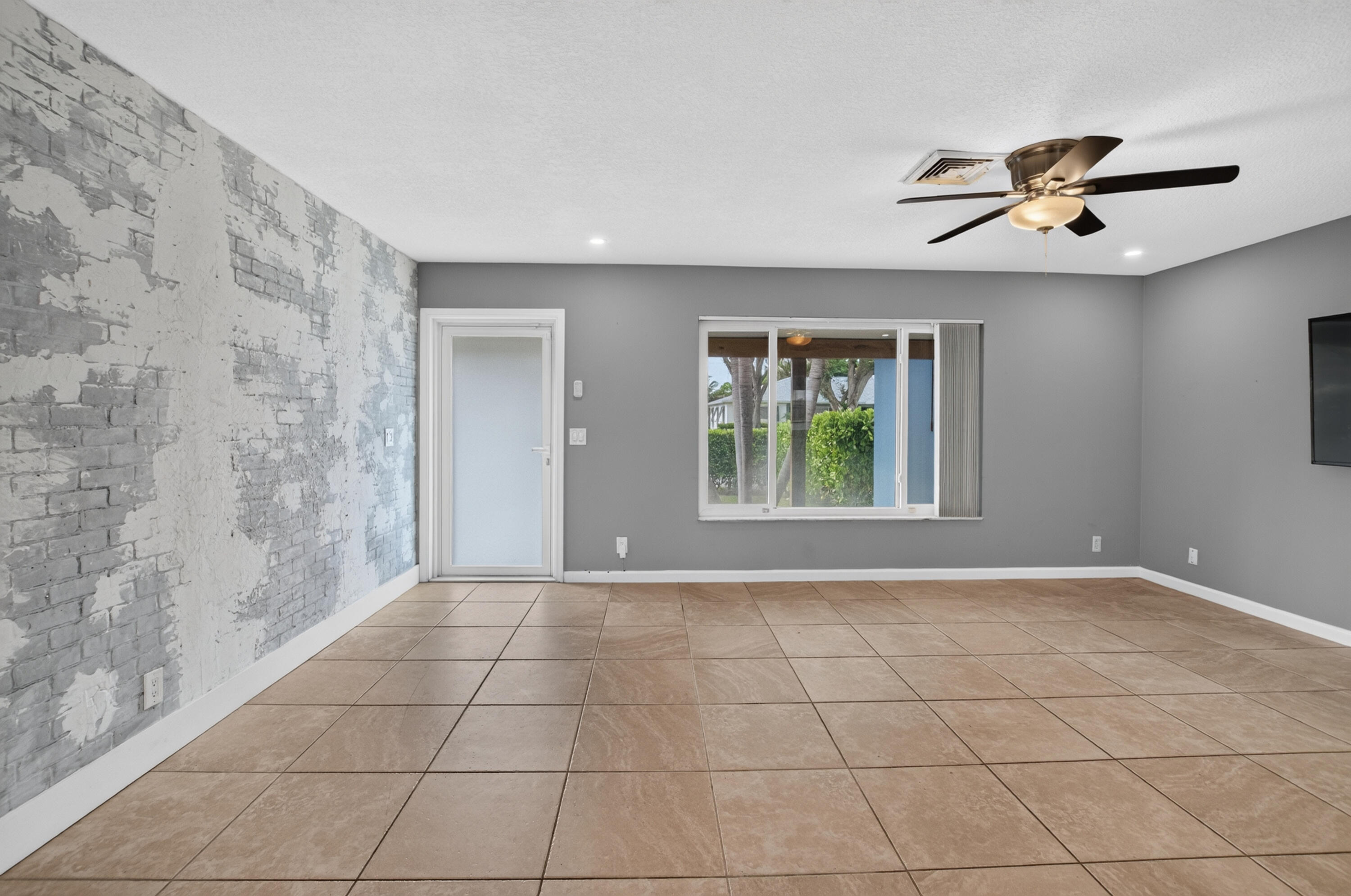 1023 SW 25TH Place