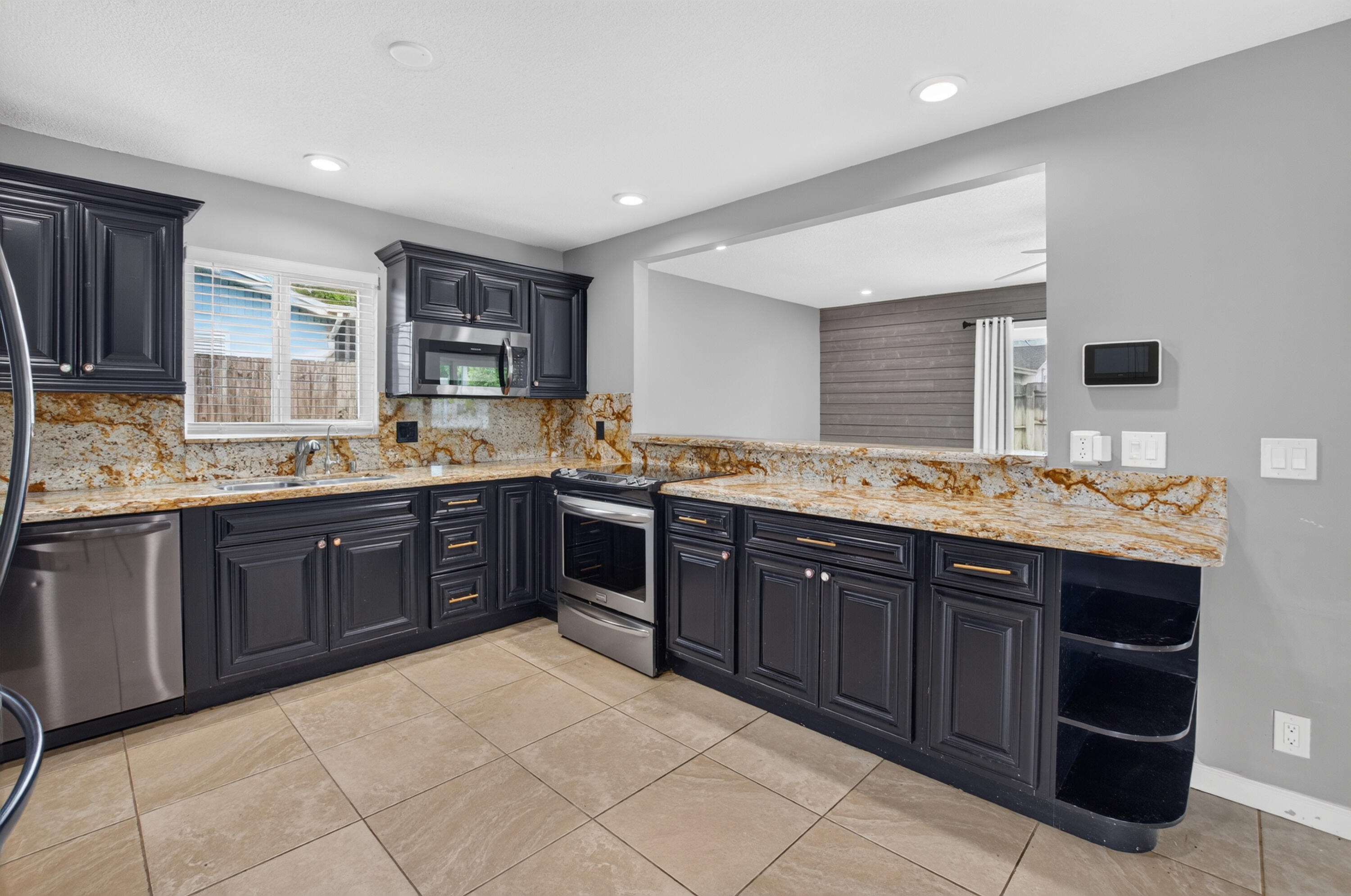 1023 SW 25TH Place