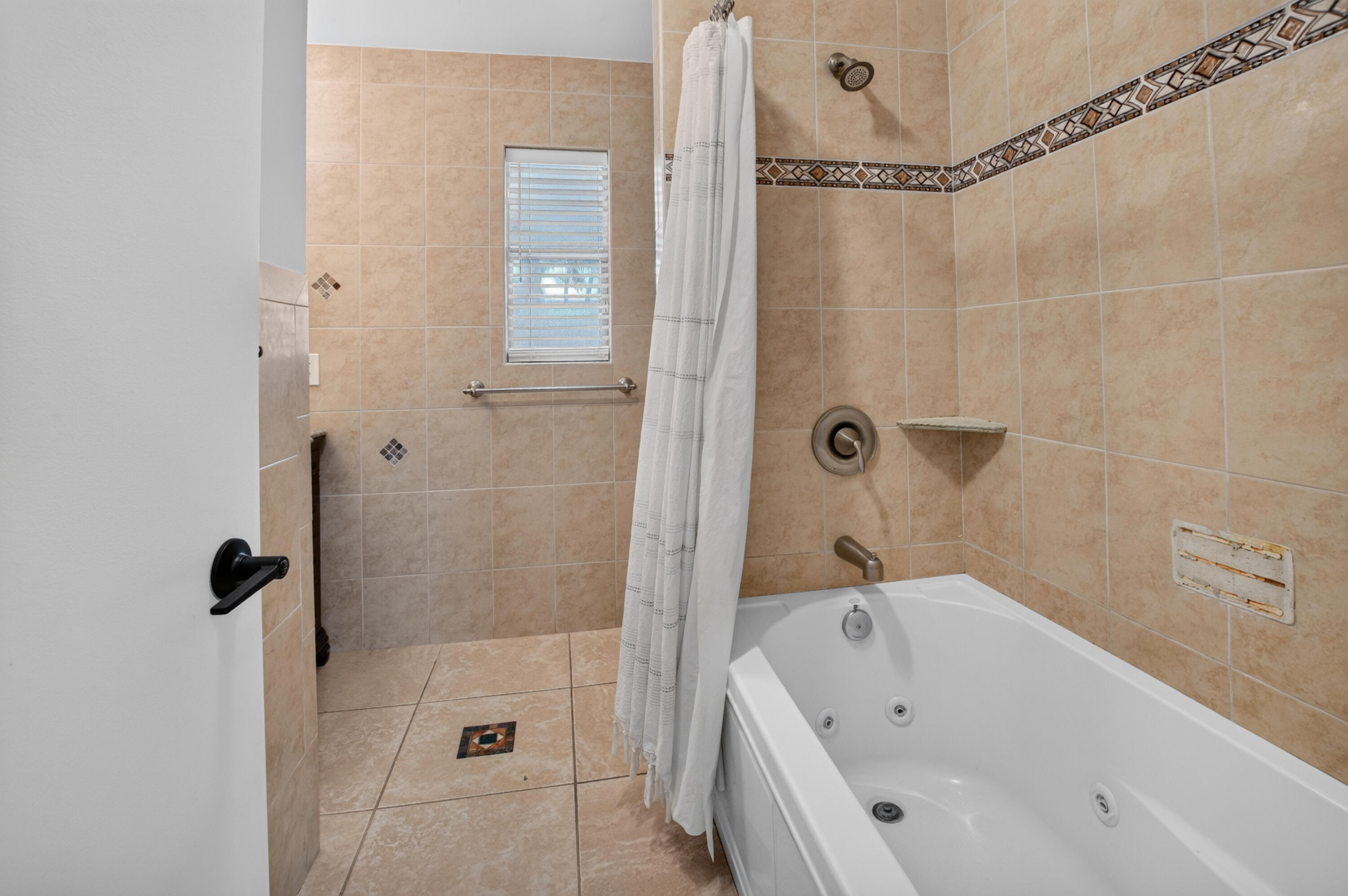 1023 SW 25TH Place