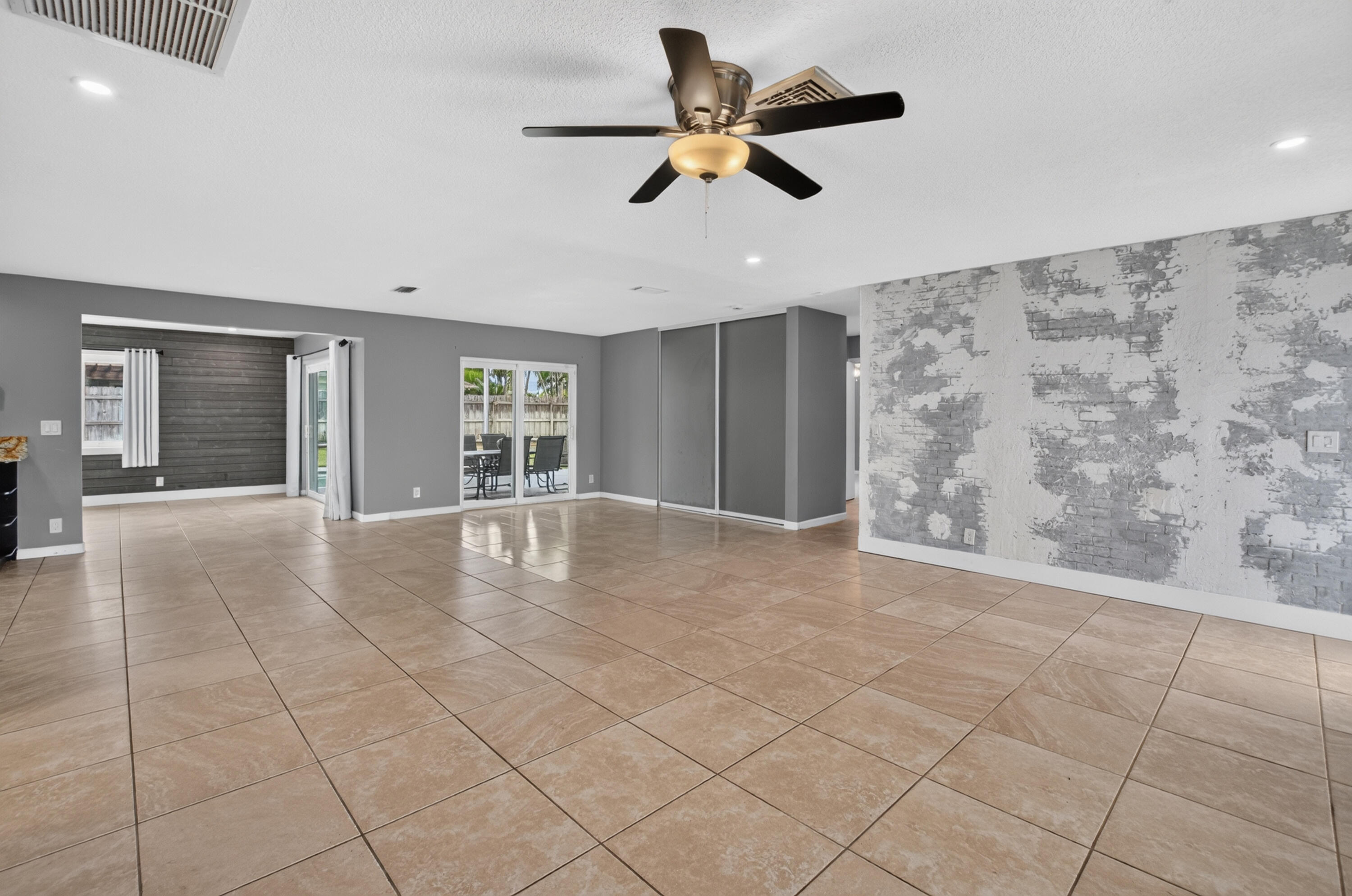 1023 SW 25TH Place