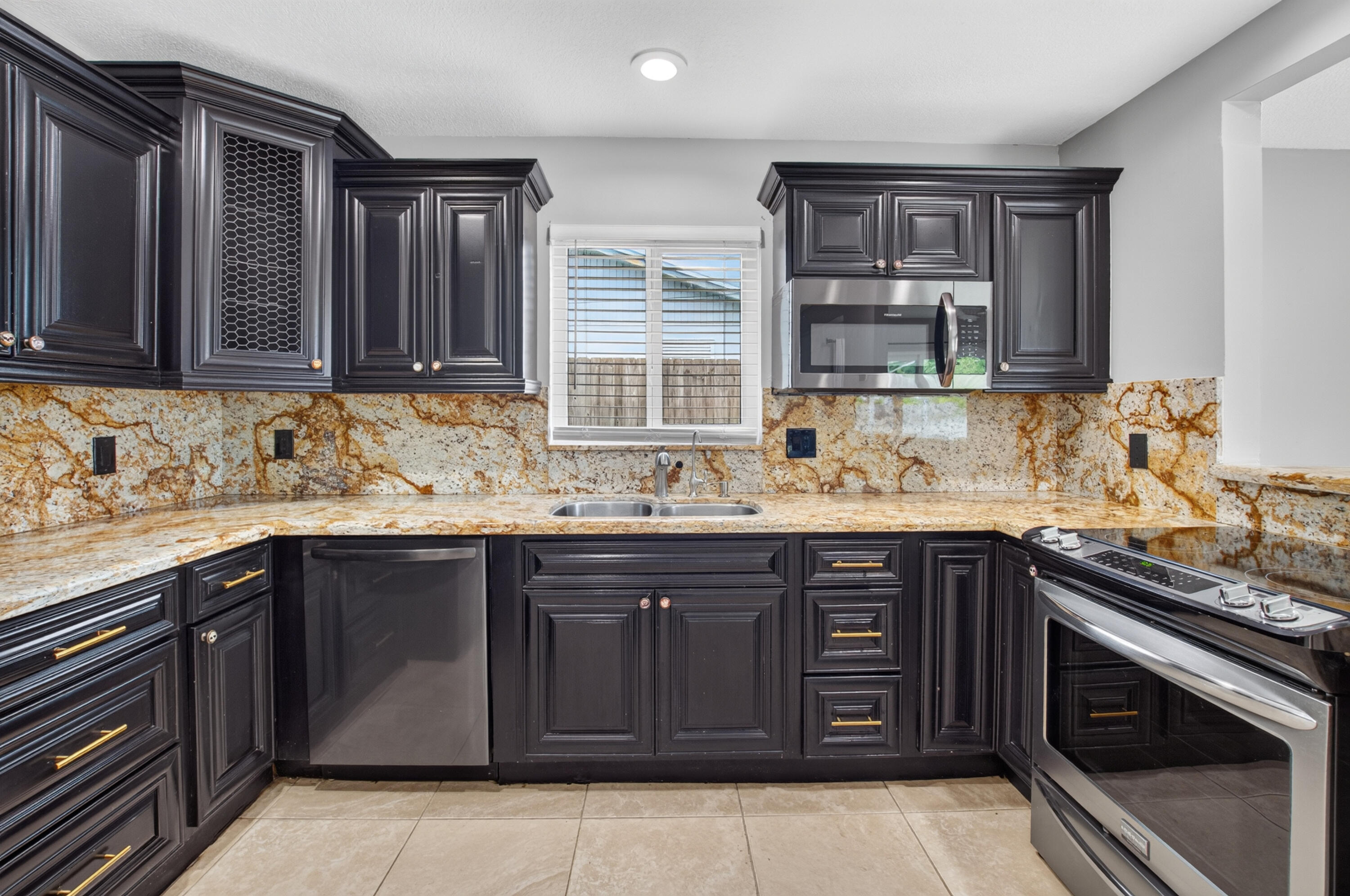 1023 SW 25TH Place