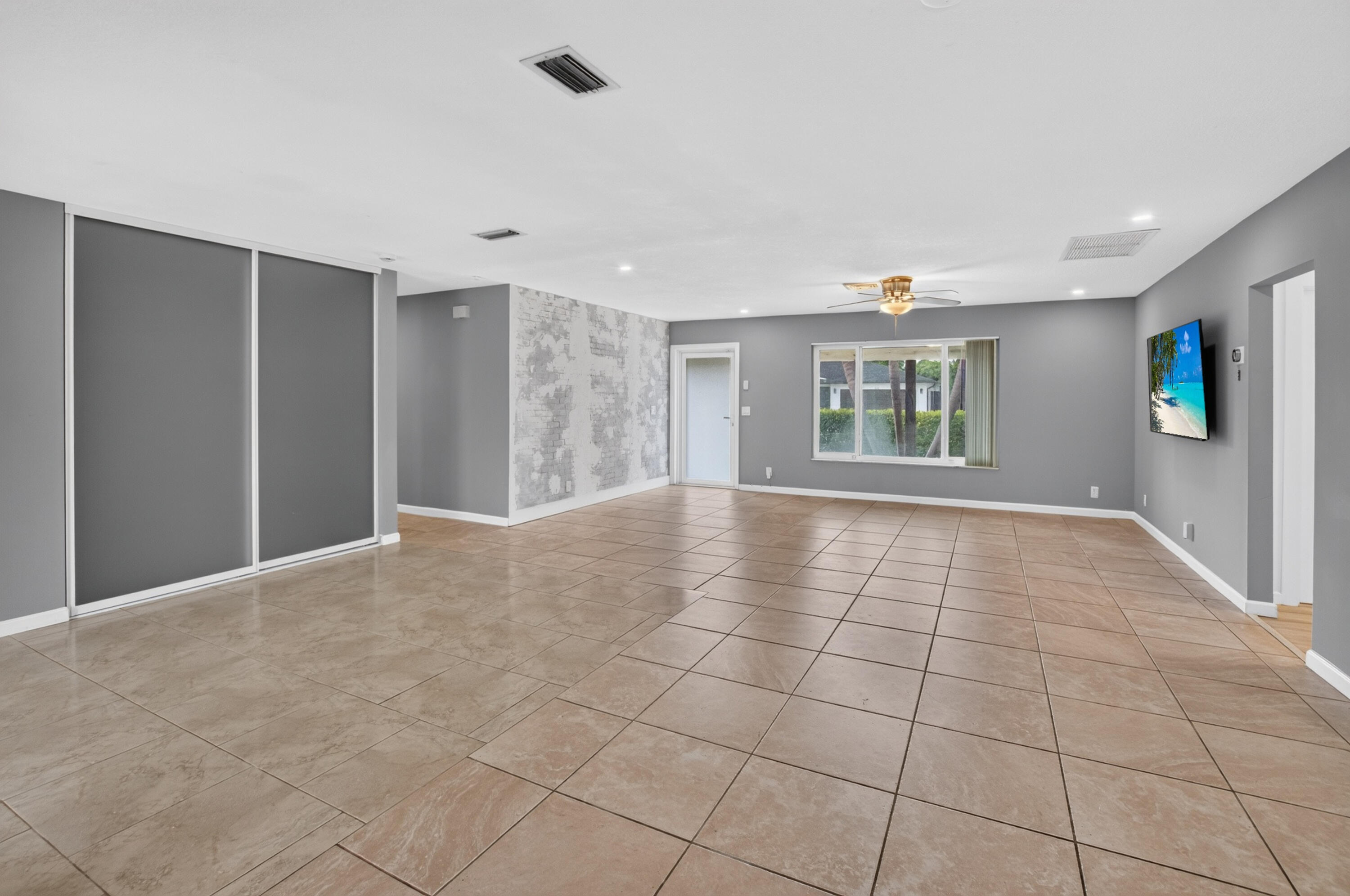 1023 SW 25TH Place