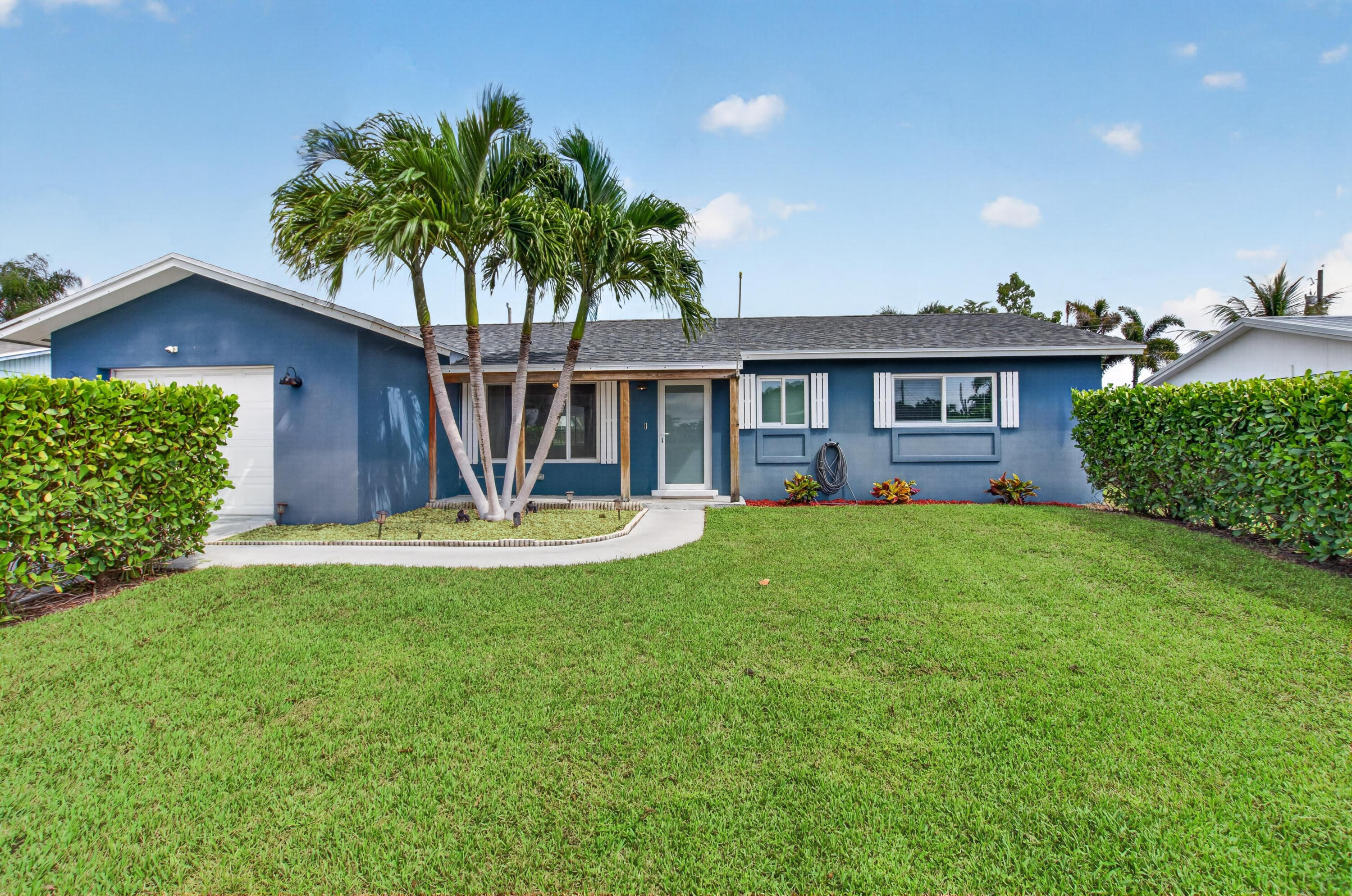 1023 SW 25TH Place