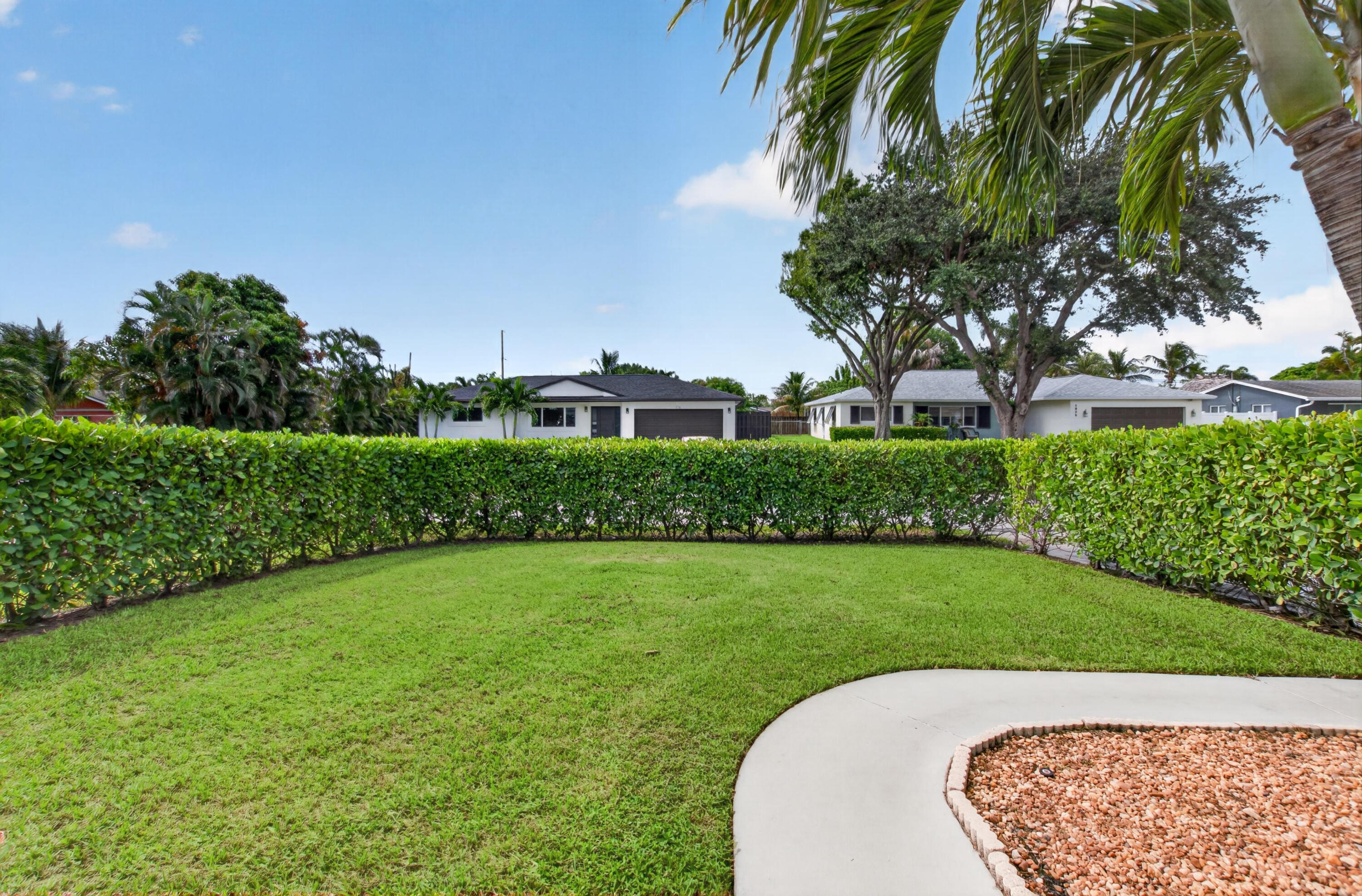 1023 SW 25TH Place