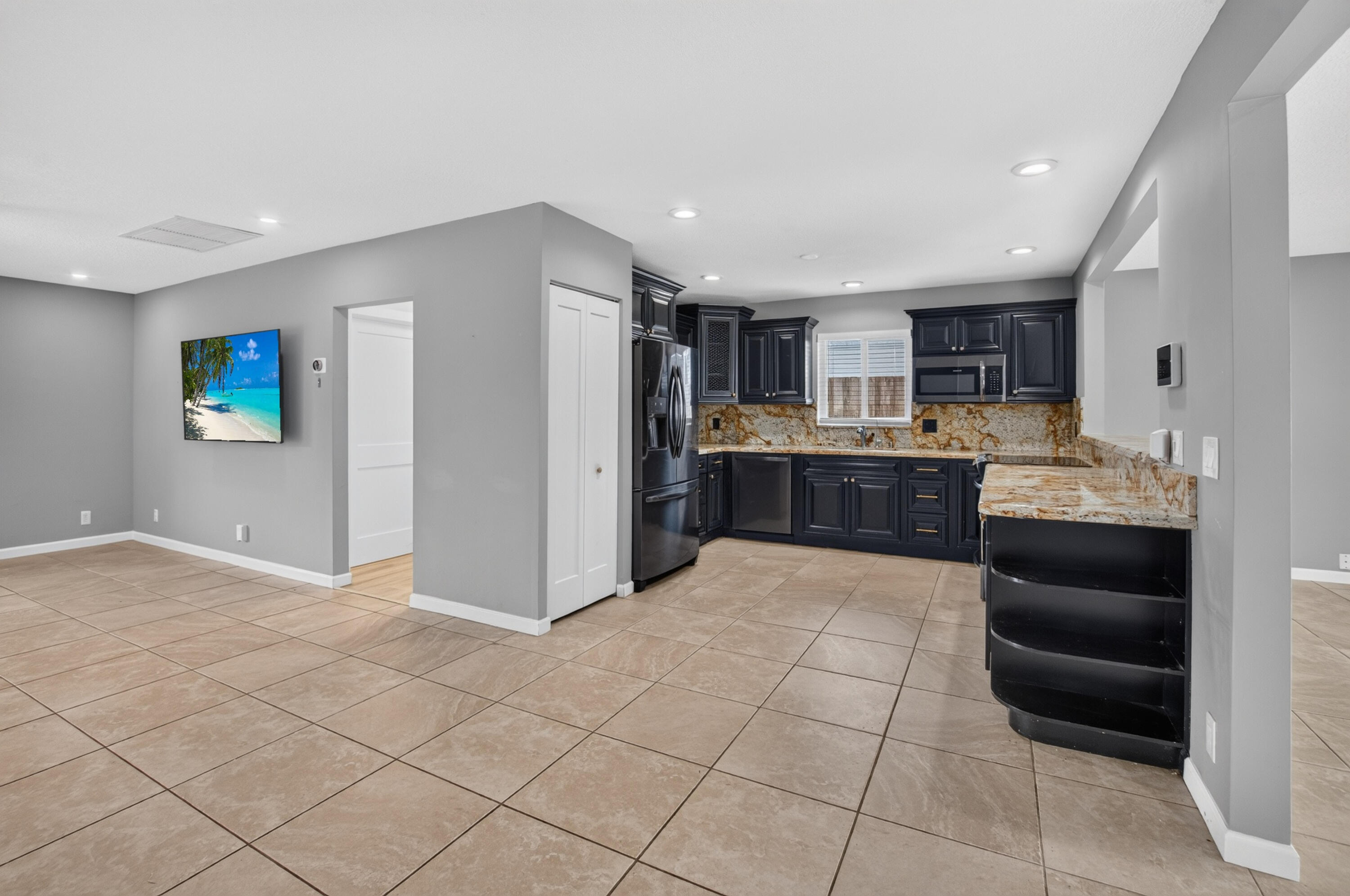 1023 SW 25TH Place