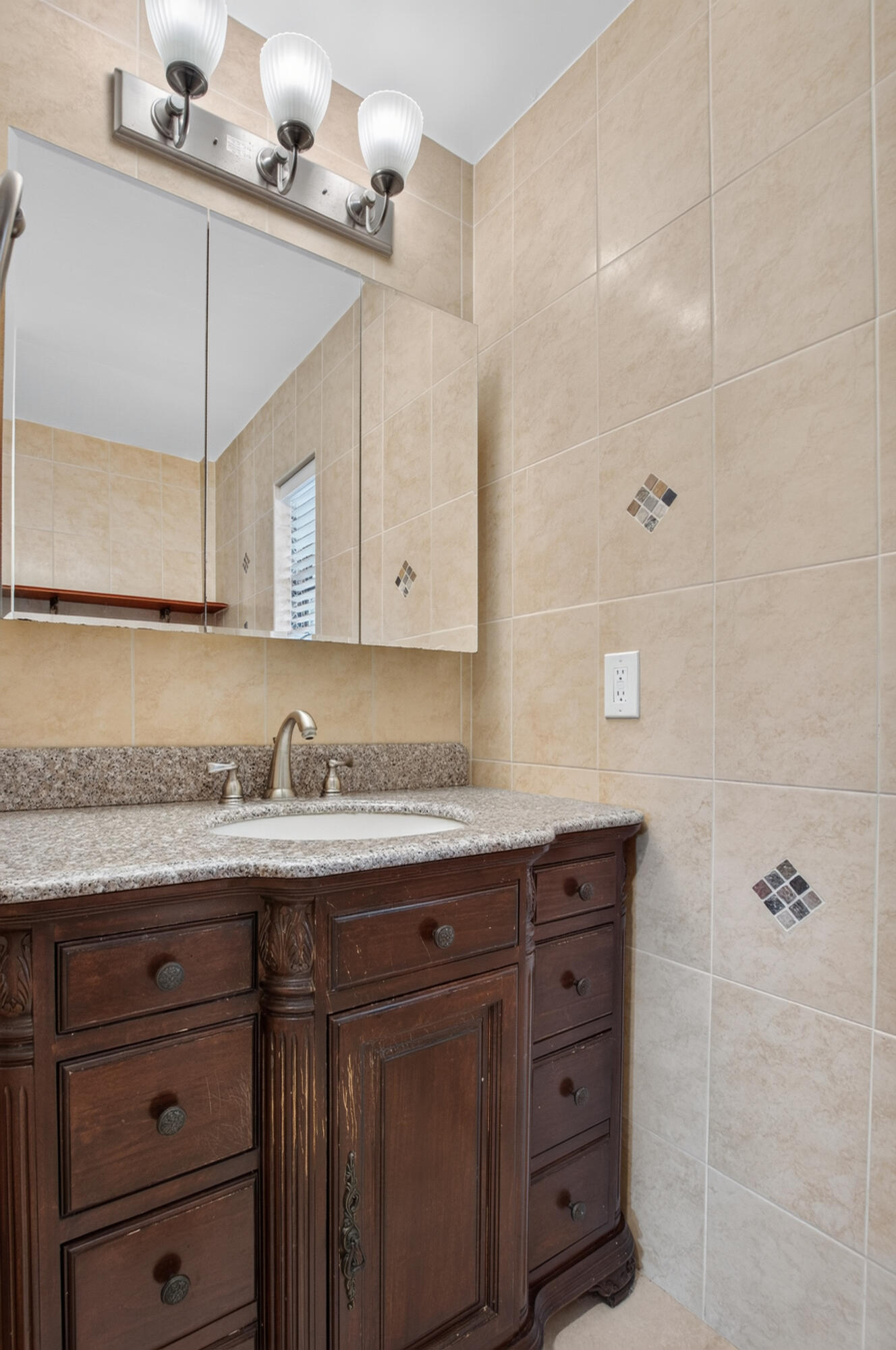 1023 SW 25TH Place