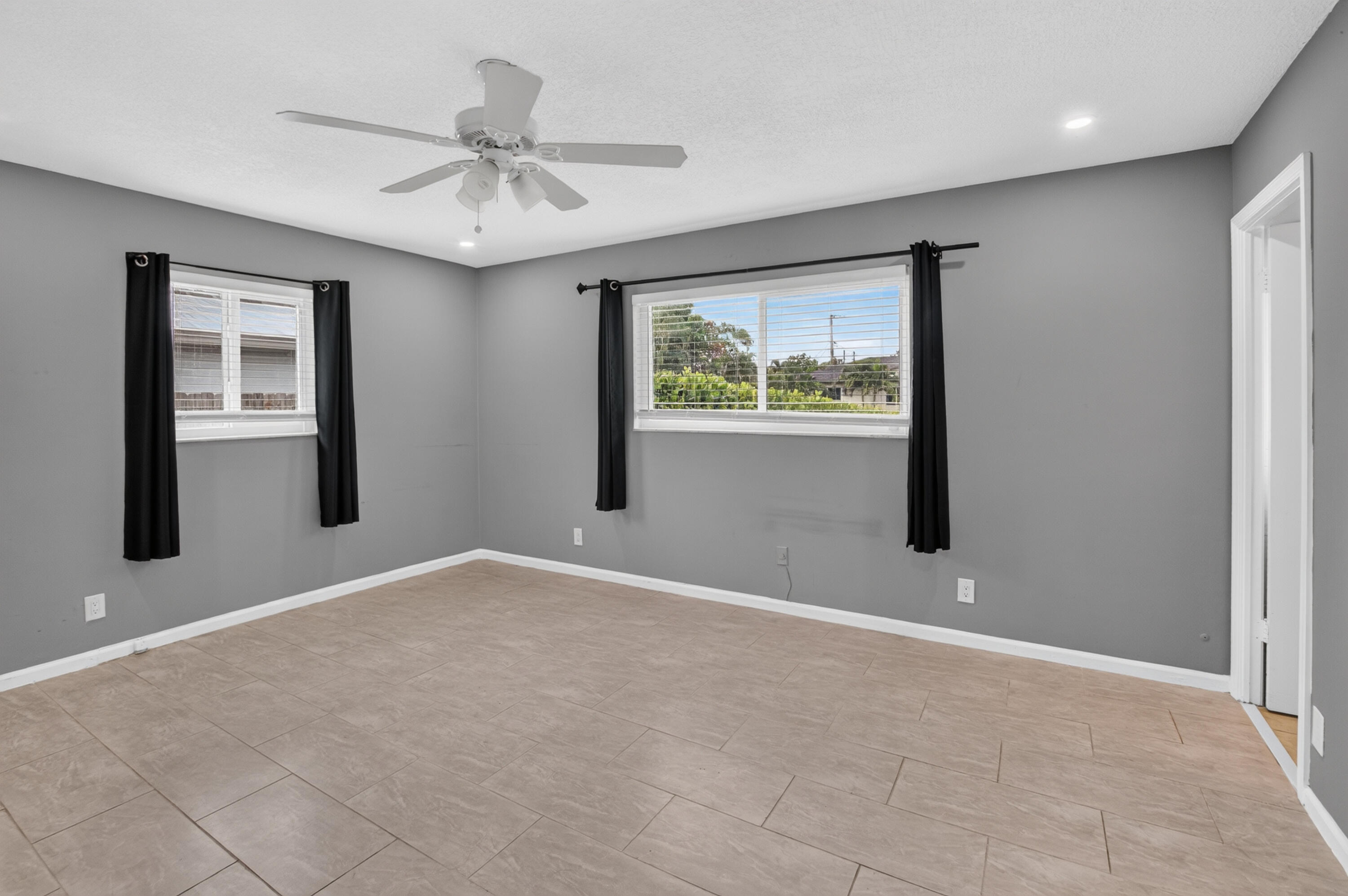 1023 SW 25TH Place