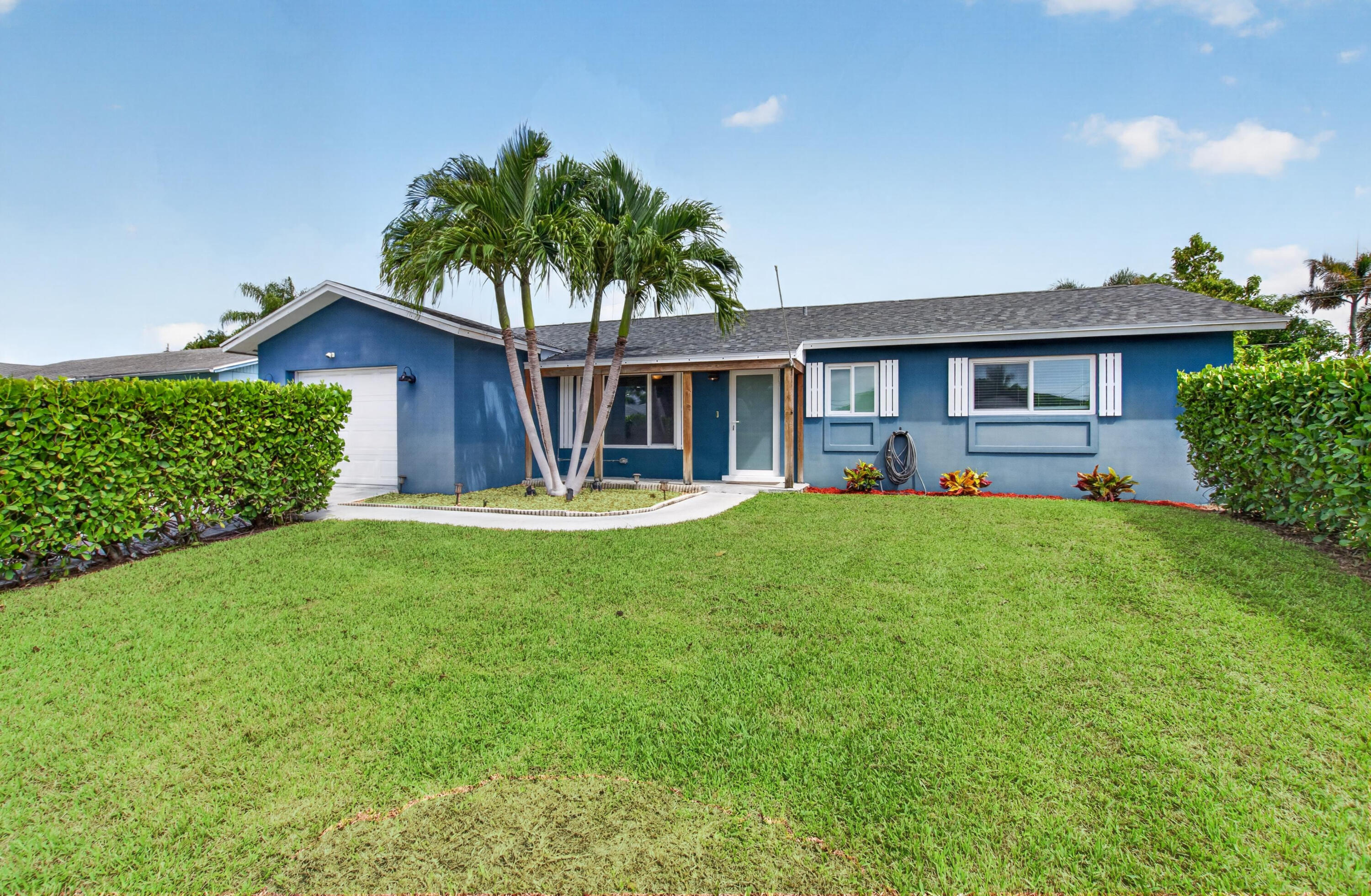 1023 SW 25TH Place
