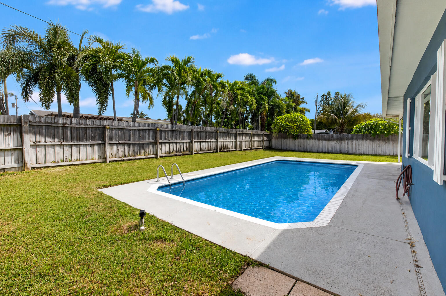 1023 SW 25TH Place