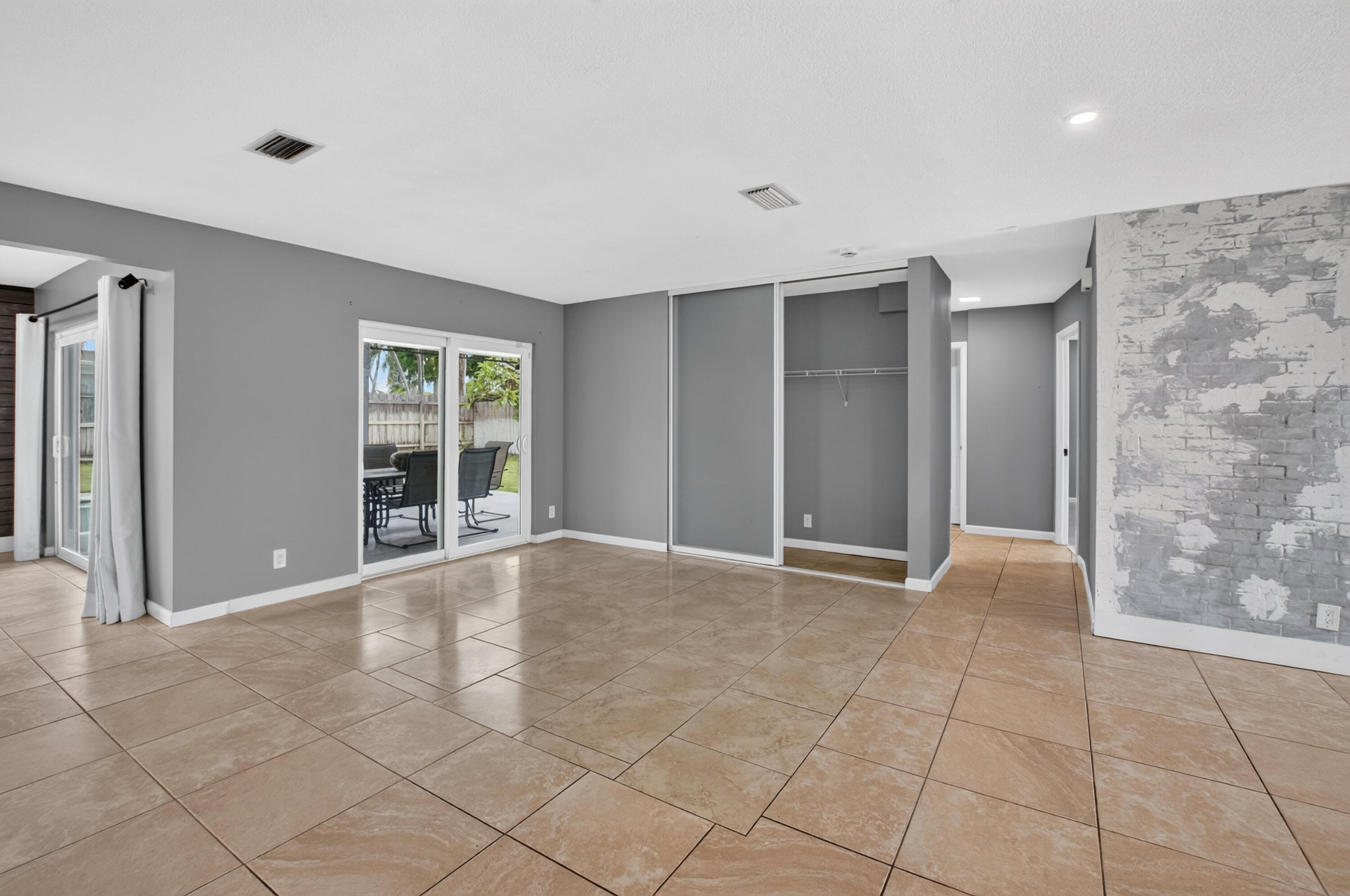 1023 SW 25TH Place