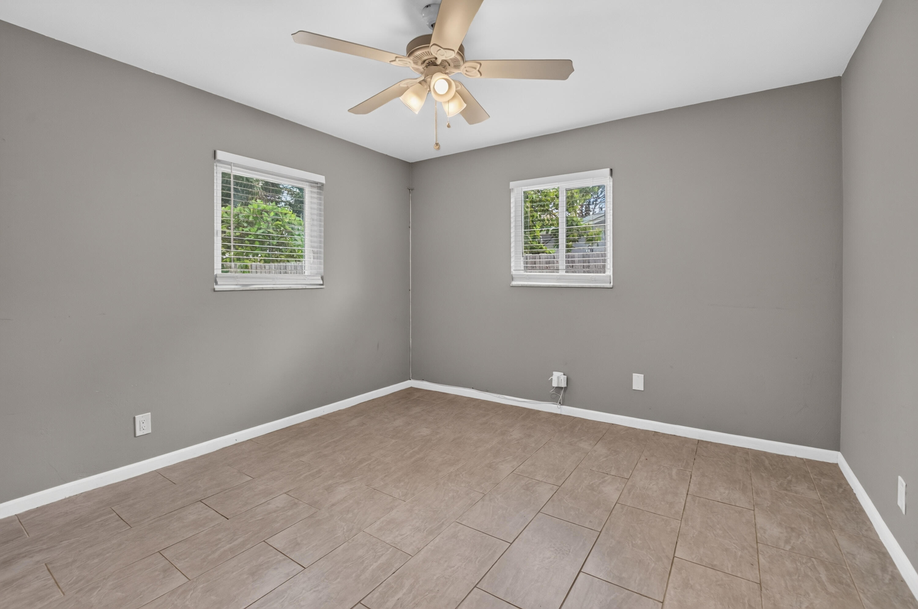 1023 SW 25TH Place