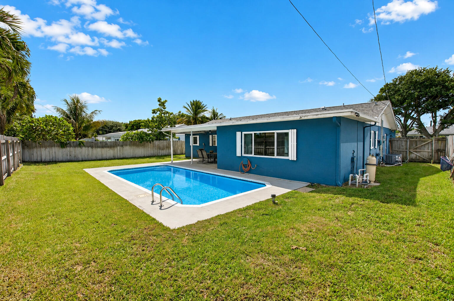 1023 SW 25TH Place