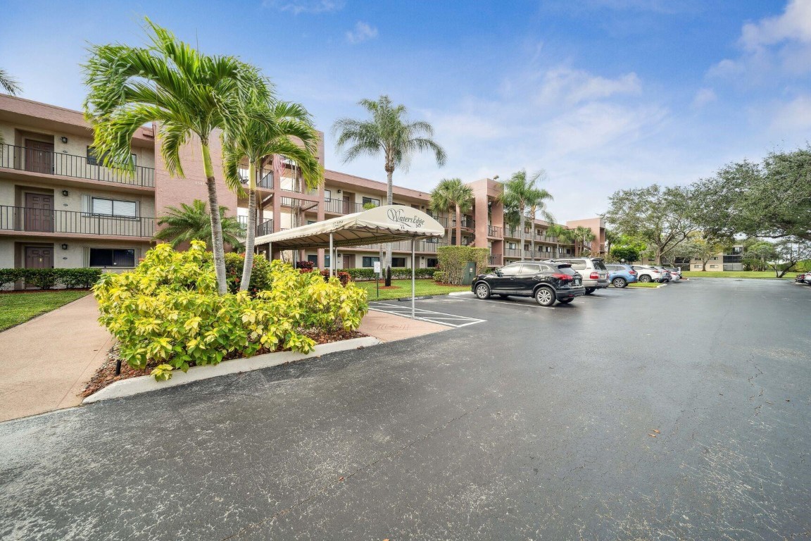 15461 Pembridge Dr 213