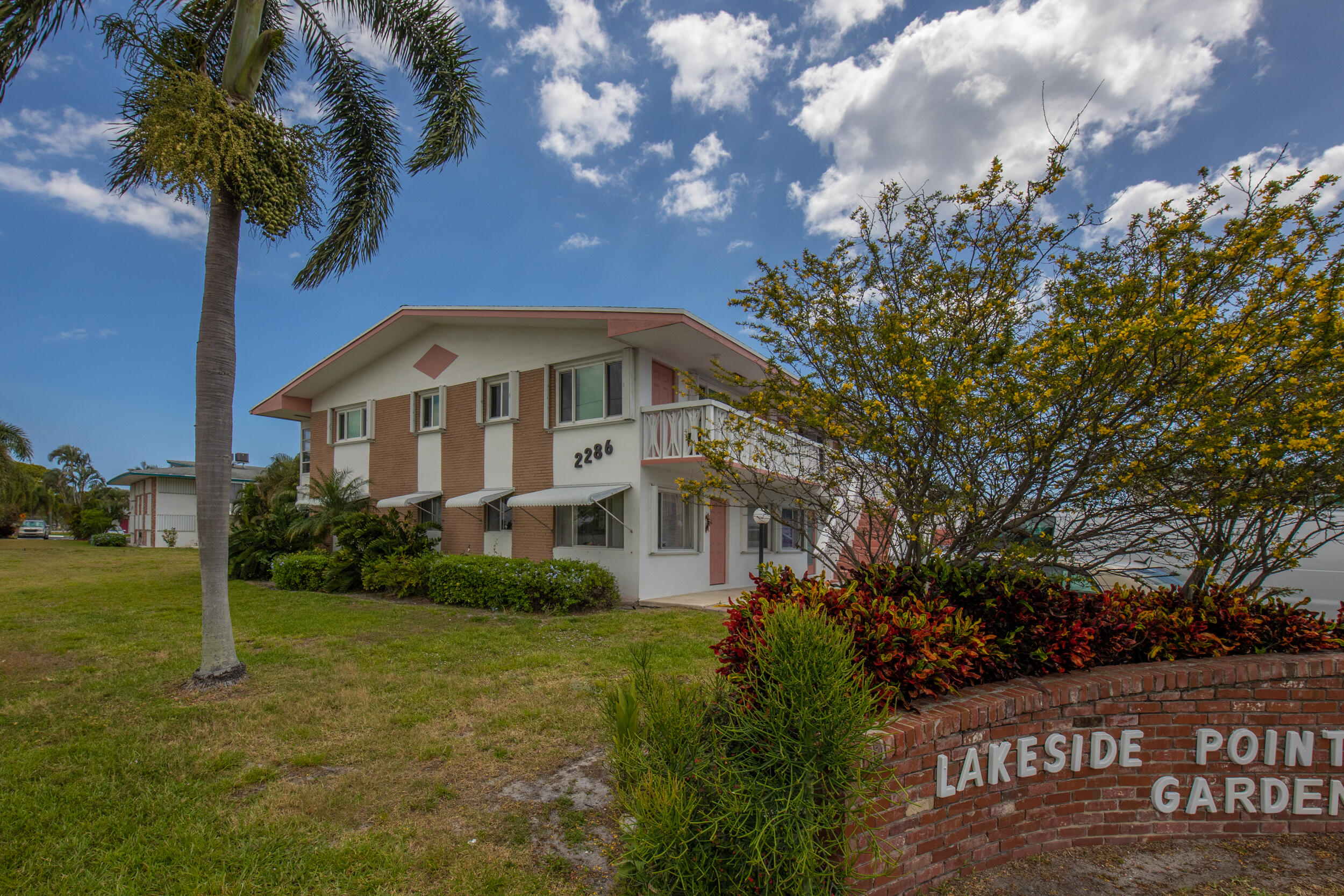 2286 Lake Osborne Drive 1