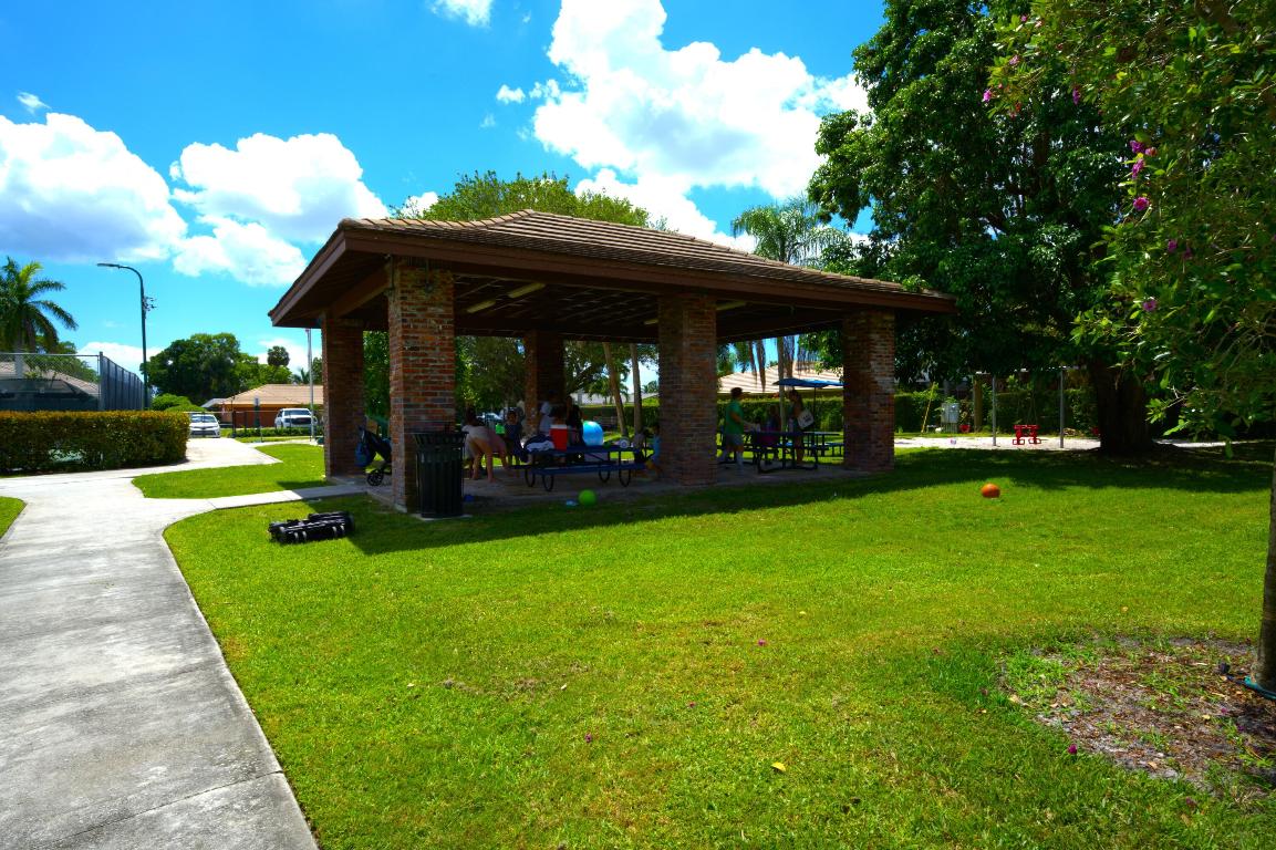 208 Gleneagles Drive