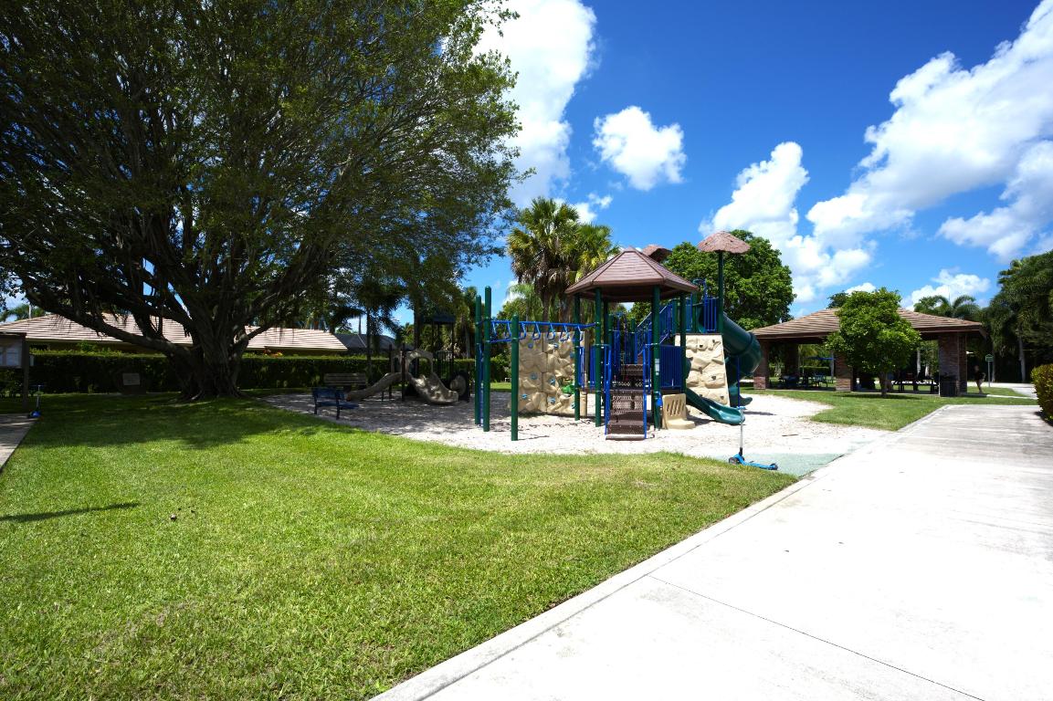 208 Gleneagles Drive