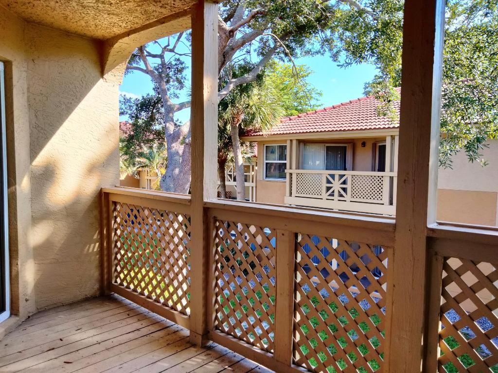 4847 Via Palm Lakes 1020