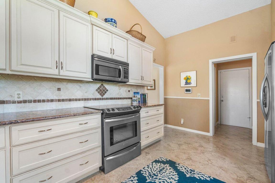 4193 SW Gleneagle Circle